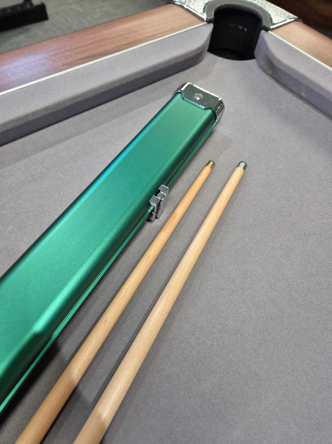 KJ Maple Pool Cue & Break Cue Set with Aluminium Case