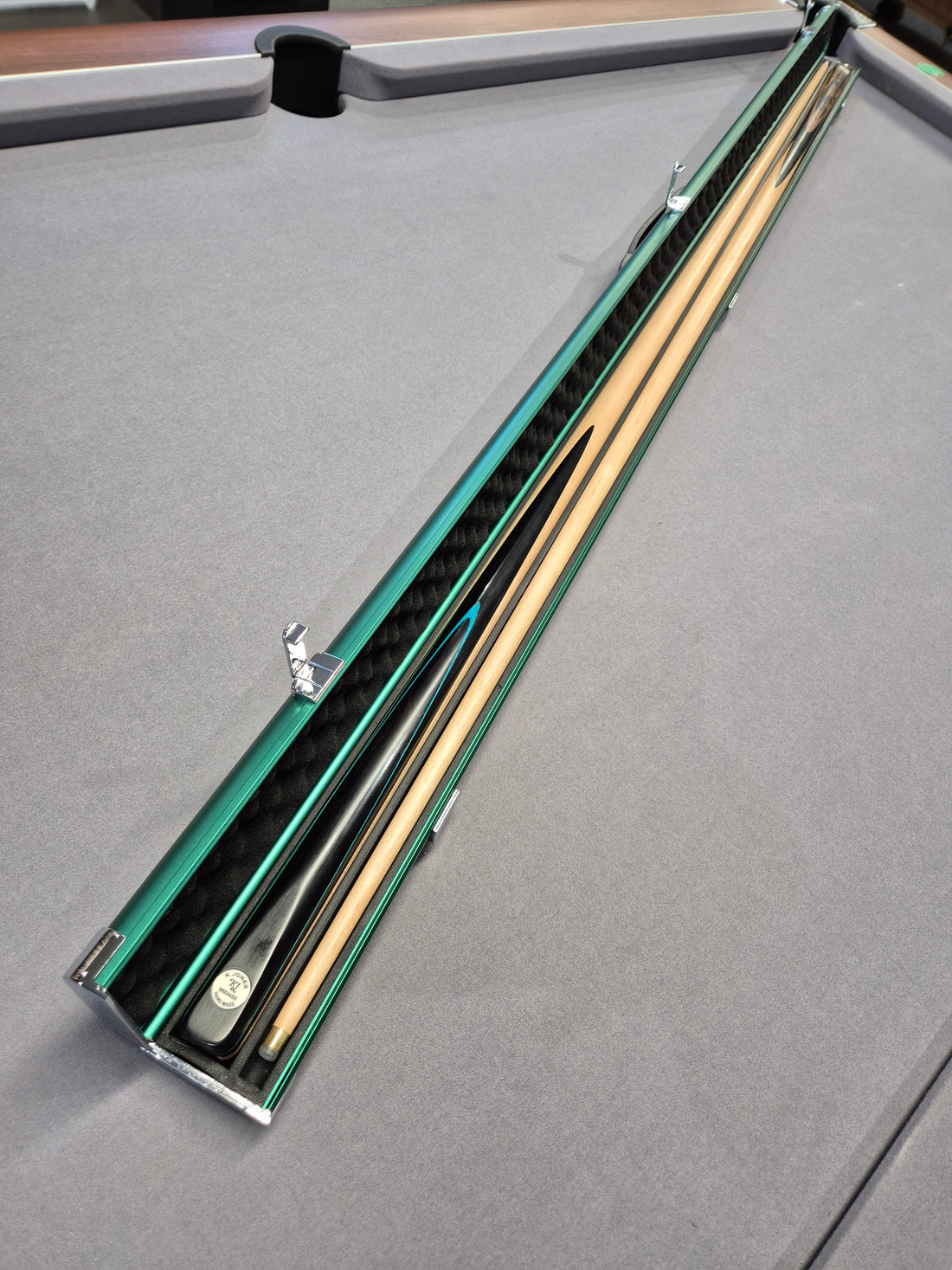 KJ Maple Pool Cue & Break Cue Set with Aluminium Case