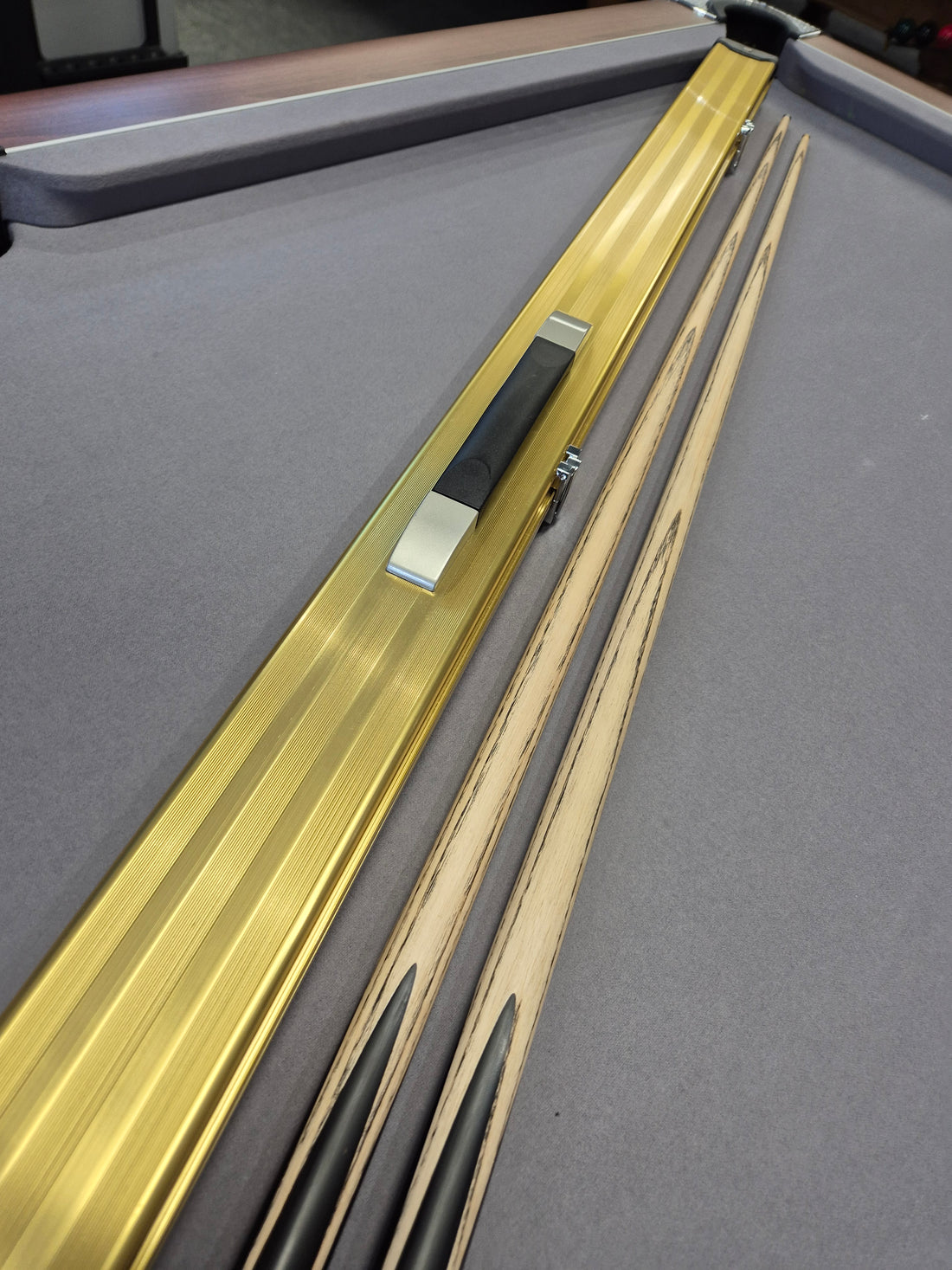 Art Snooker & Pool Cue Set with Case