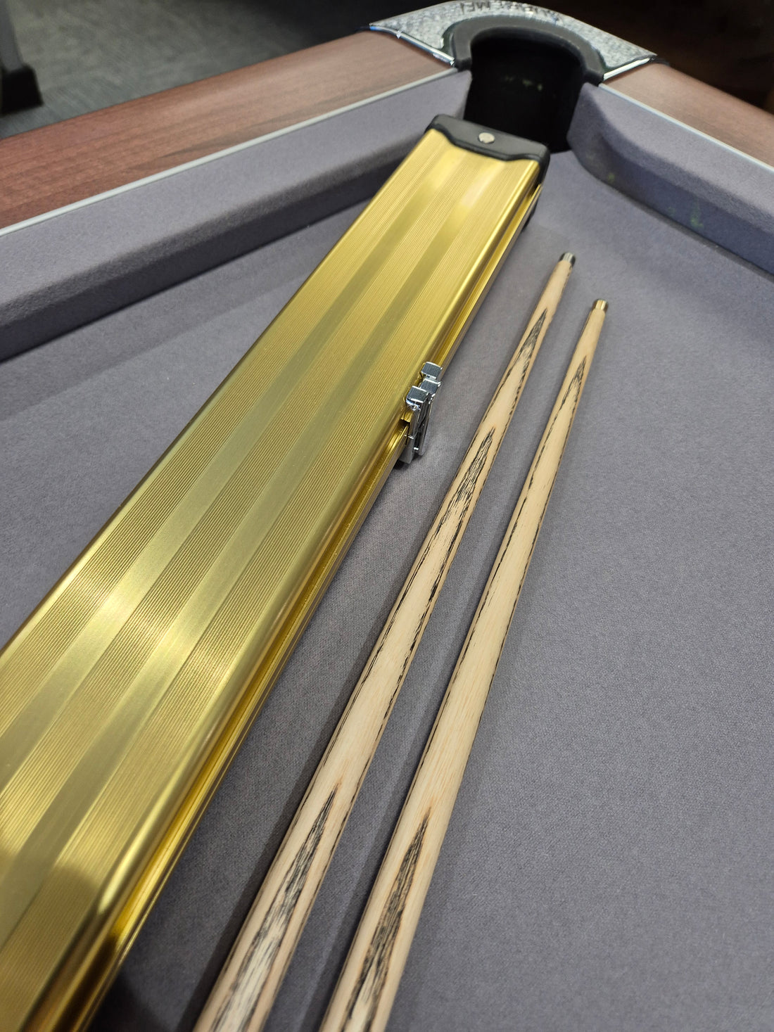 Art Snooker & Pool Cue Set with Case