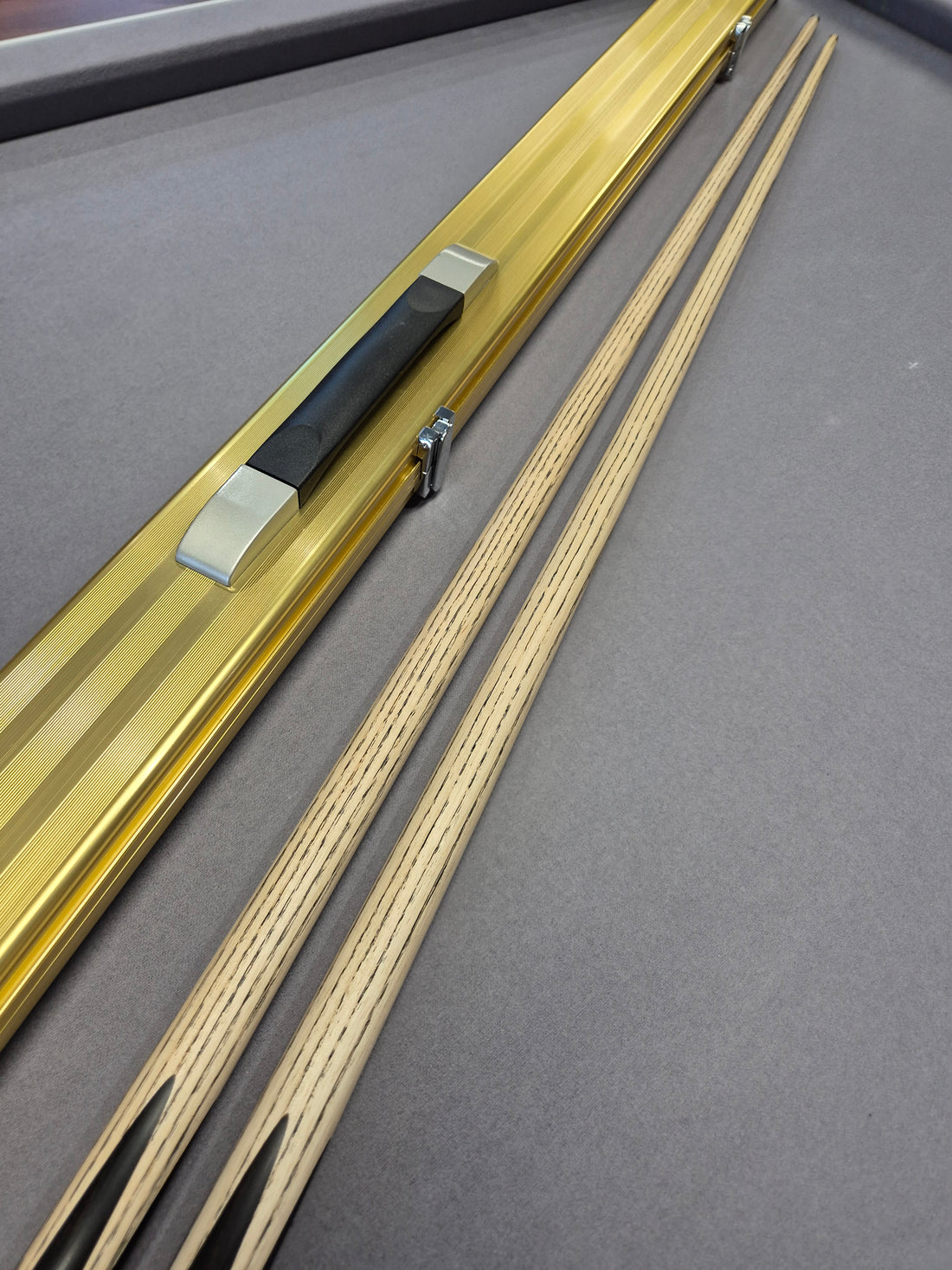 Art Snooker & Pool Cue Set with Case