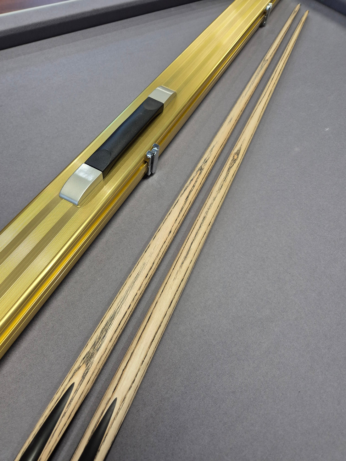 Art Snooker & Pool Cue Set with Case
