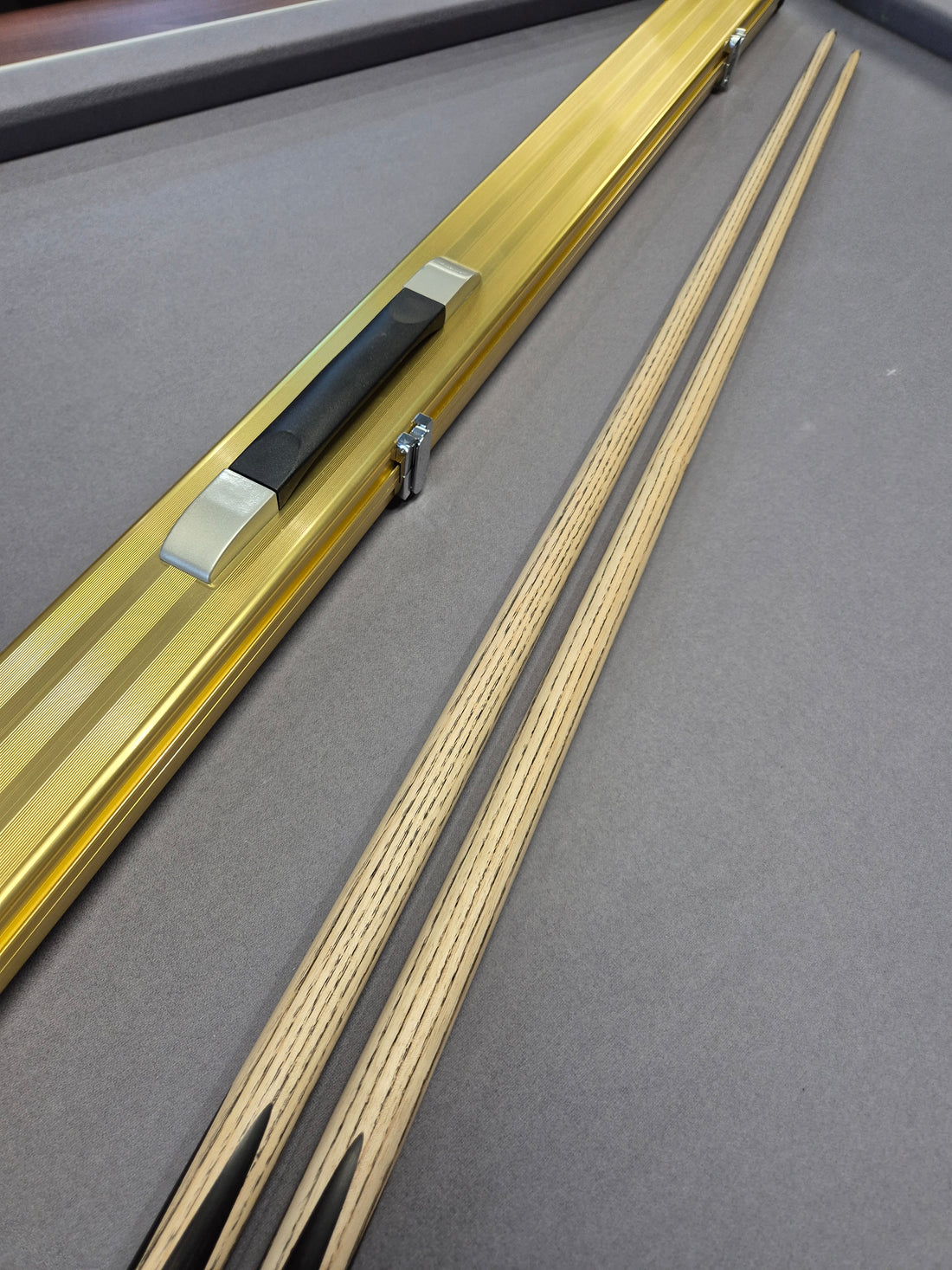 Art Snooker & Pool Cue Set with Case