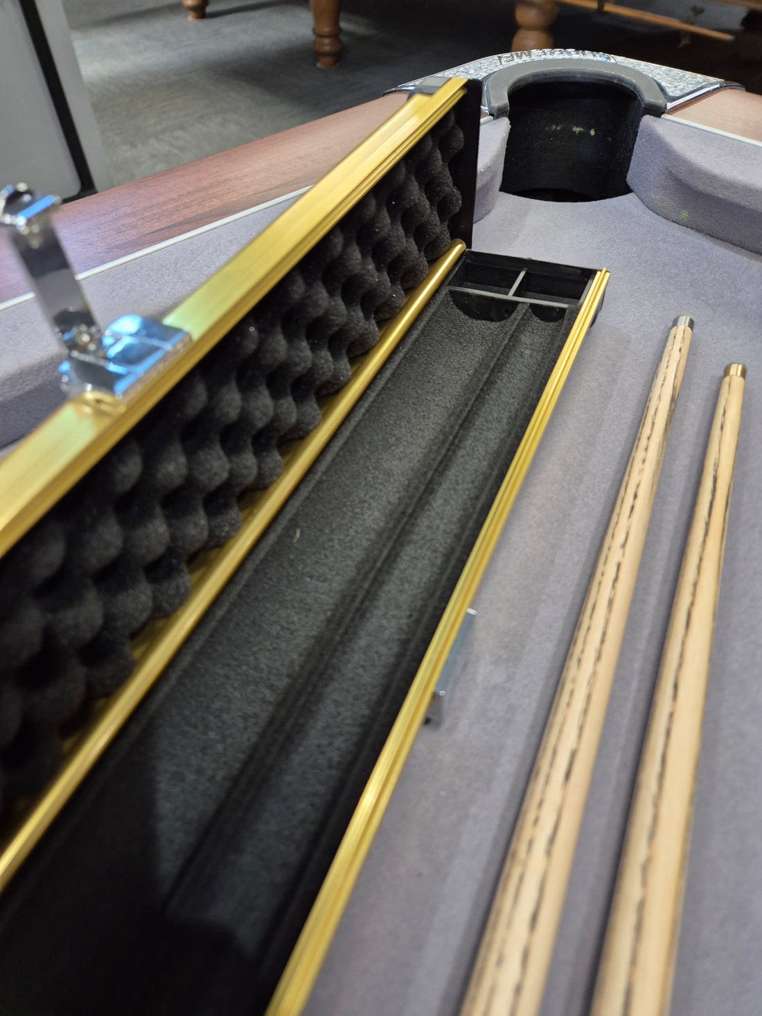 Art Snooker & Pool Cue Set with Case