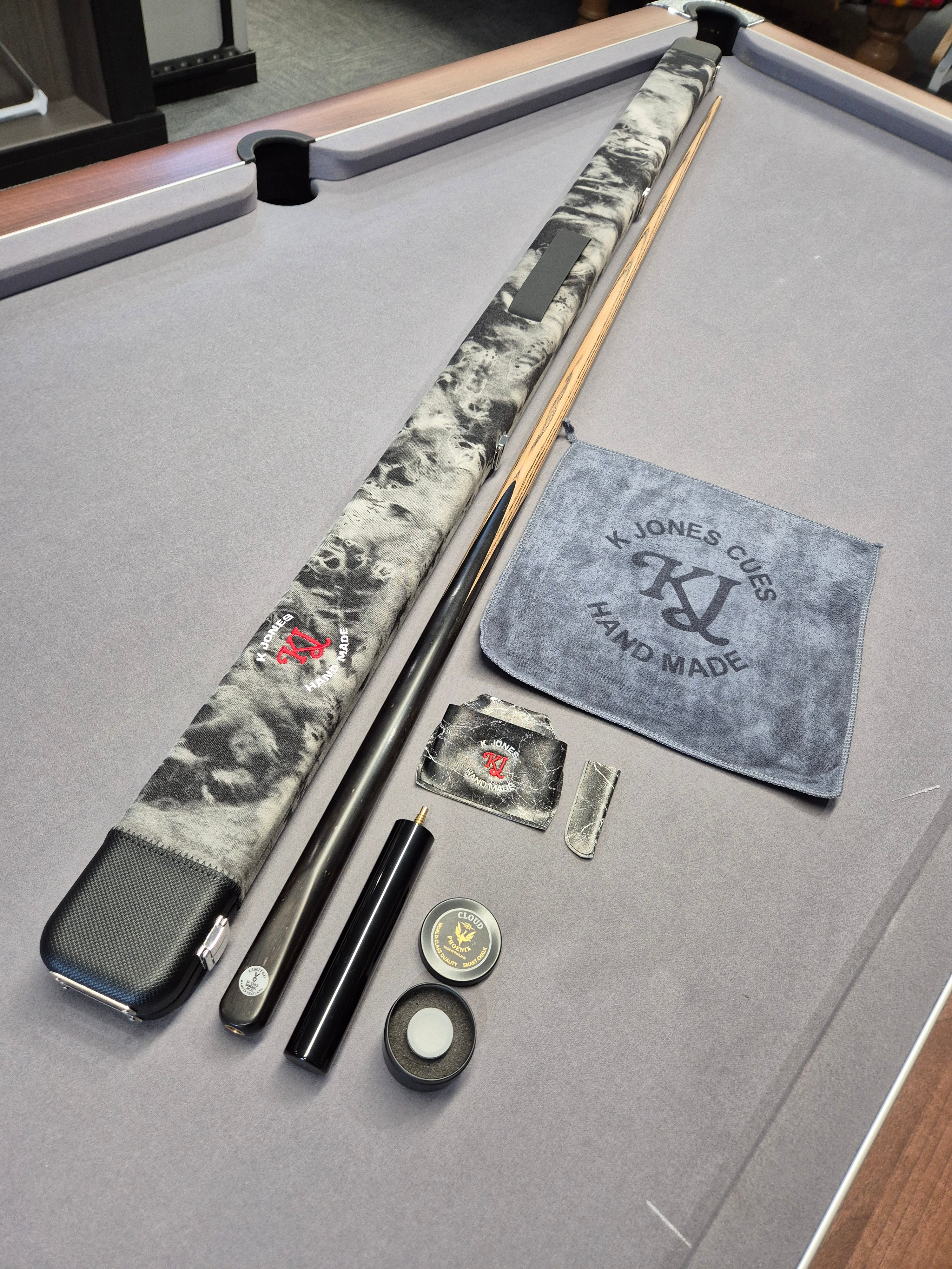 SP Limited Special Cue & Case Set with Accessories