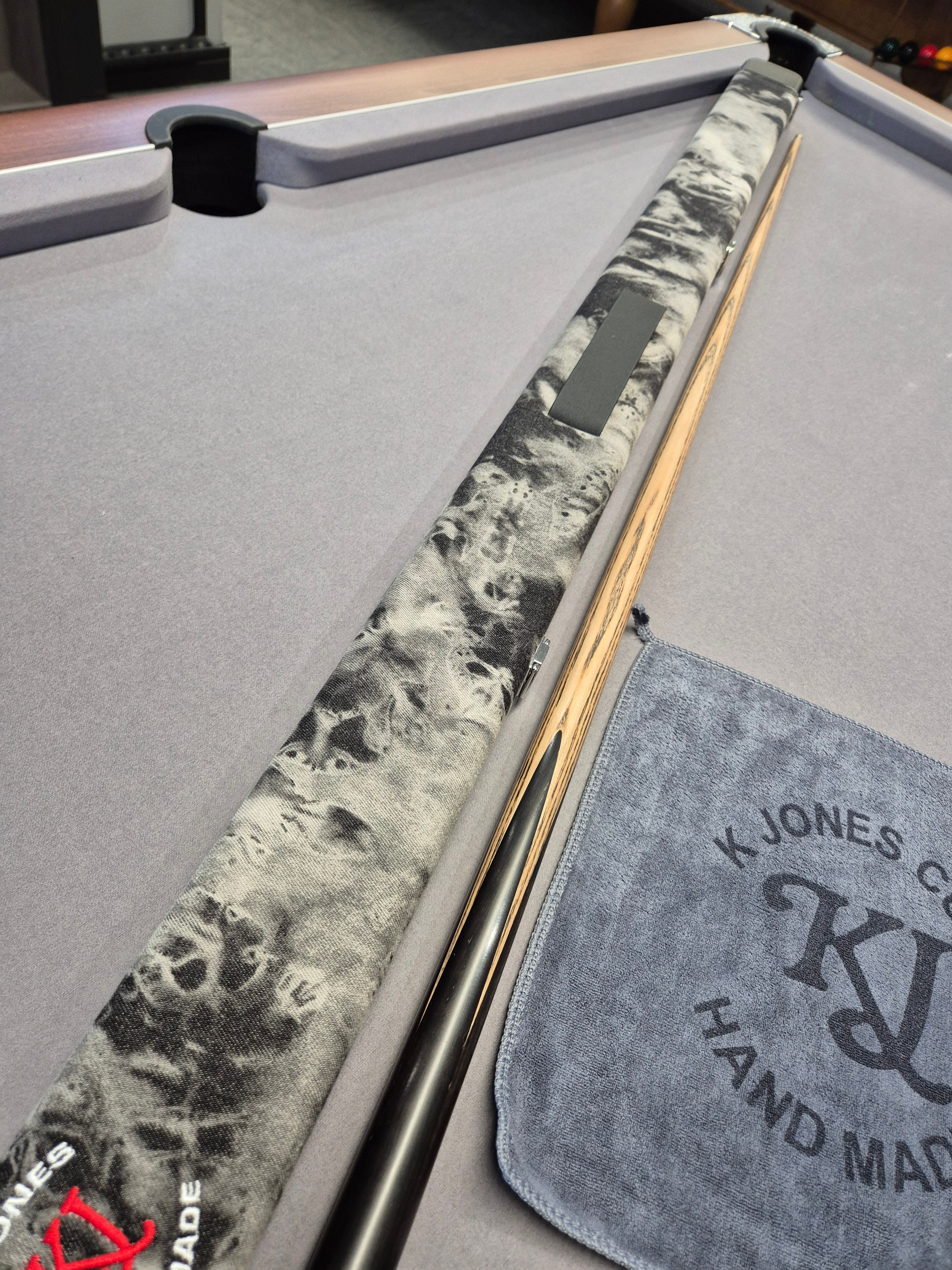 SP Limited Special Cue & Case Set with Accessories