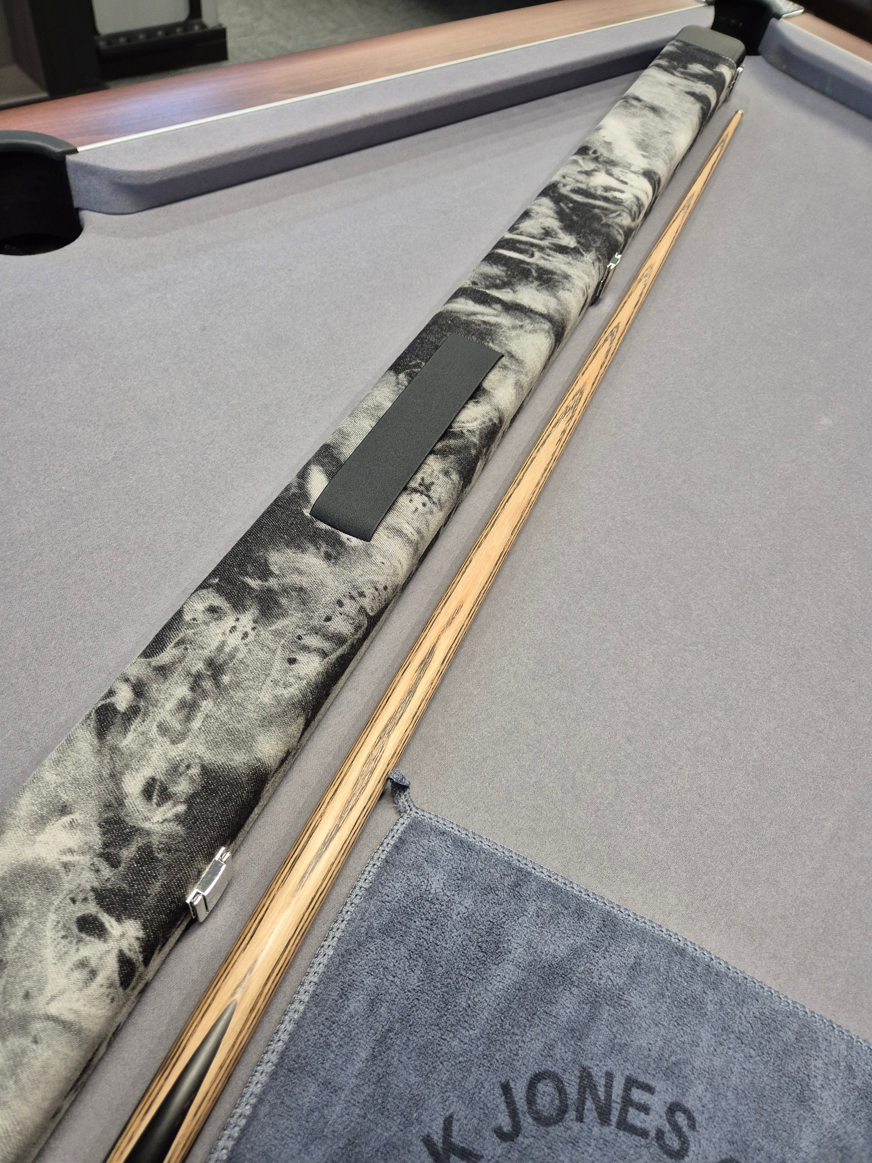 SP Limited Special Cue & Case Set with Accessories