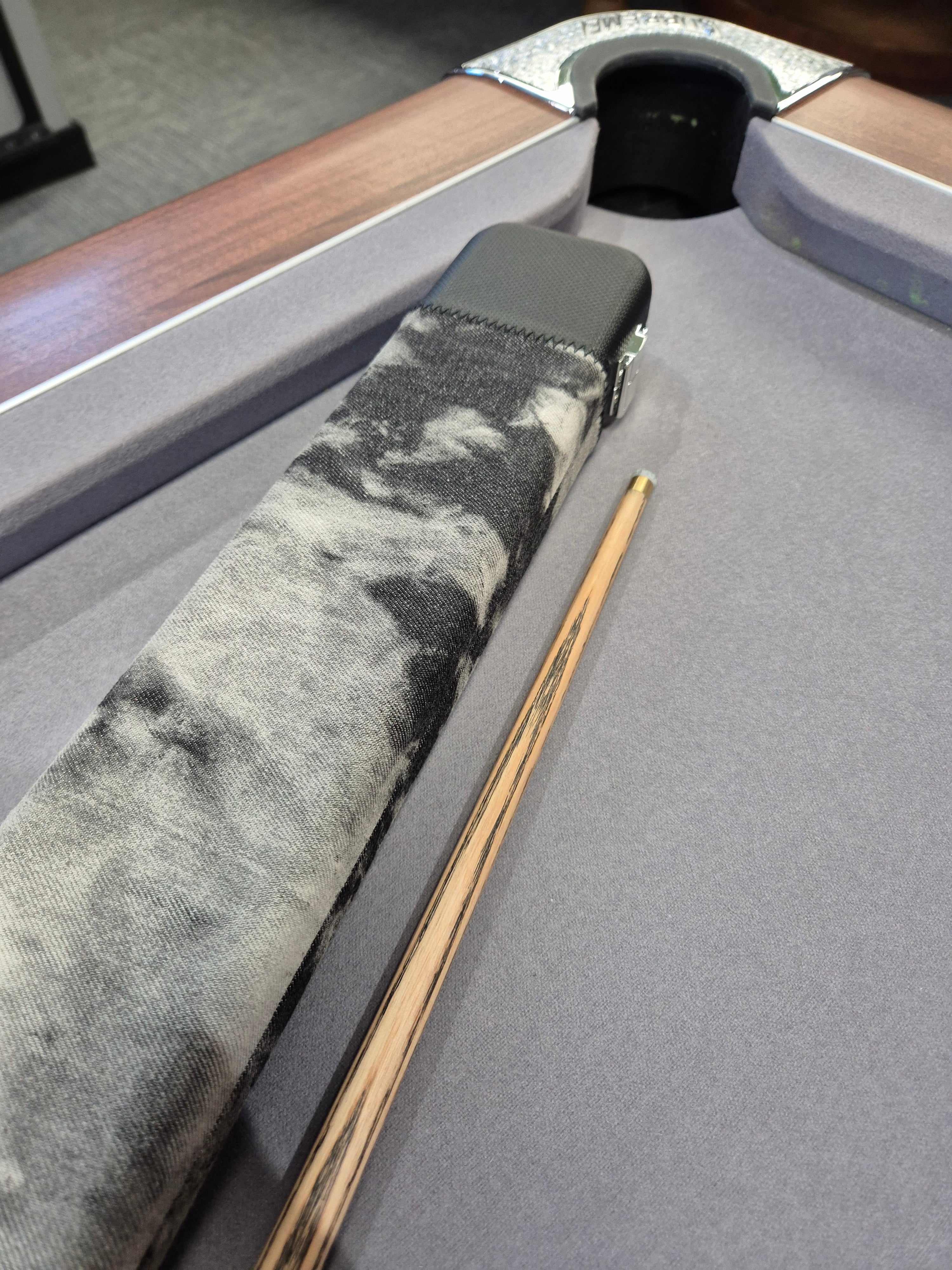 SP Limited Special Cue & Case Set with Accessories