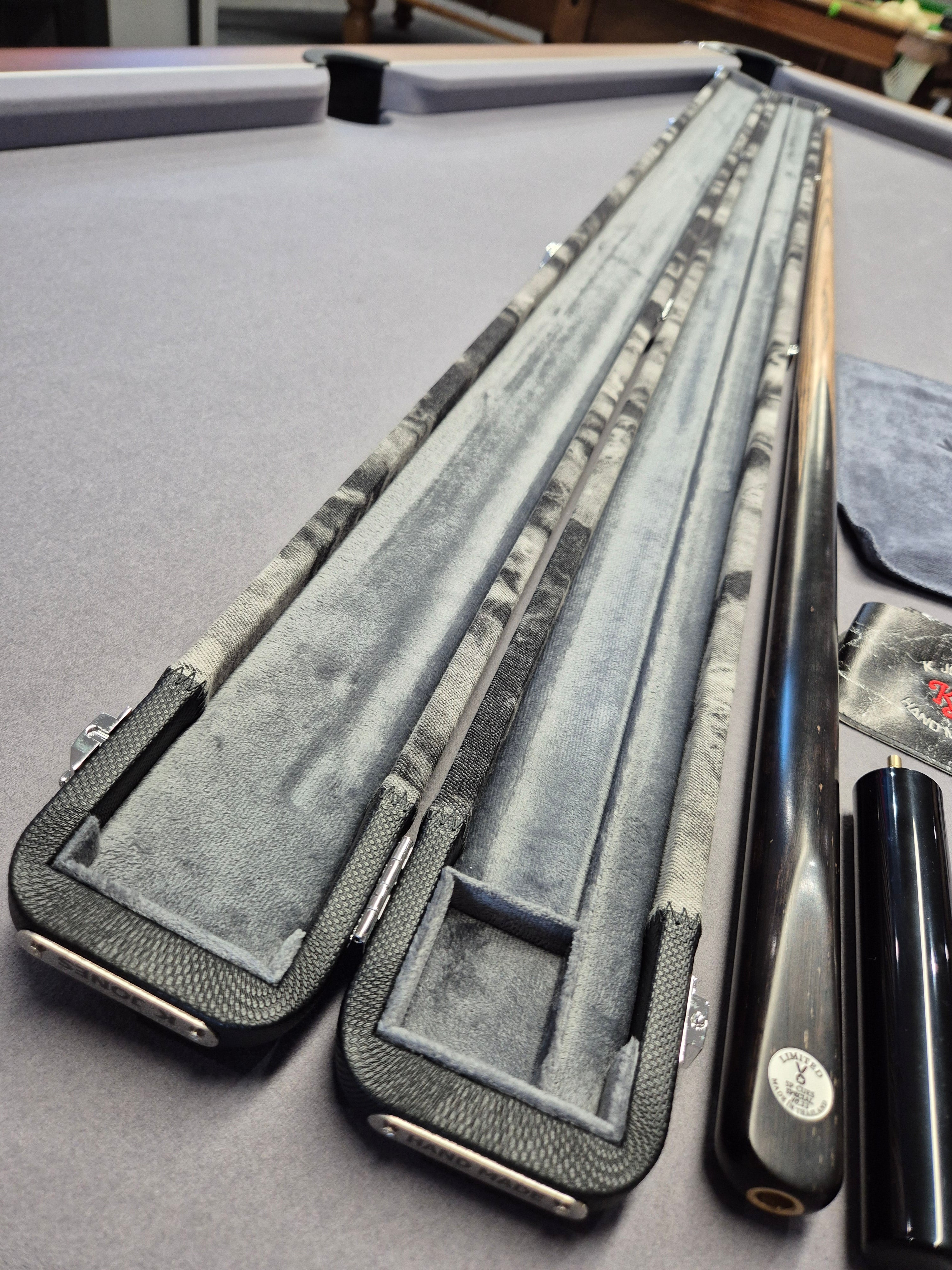 SP Limited Special Cue & Case Set with Accessories