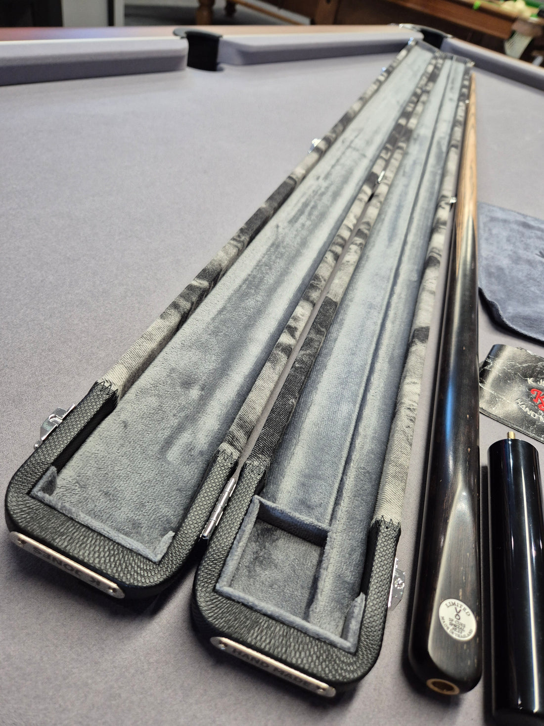 SP Limited Special Cue & Case Set with Accessories