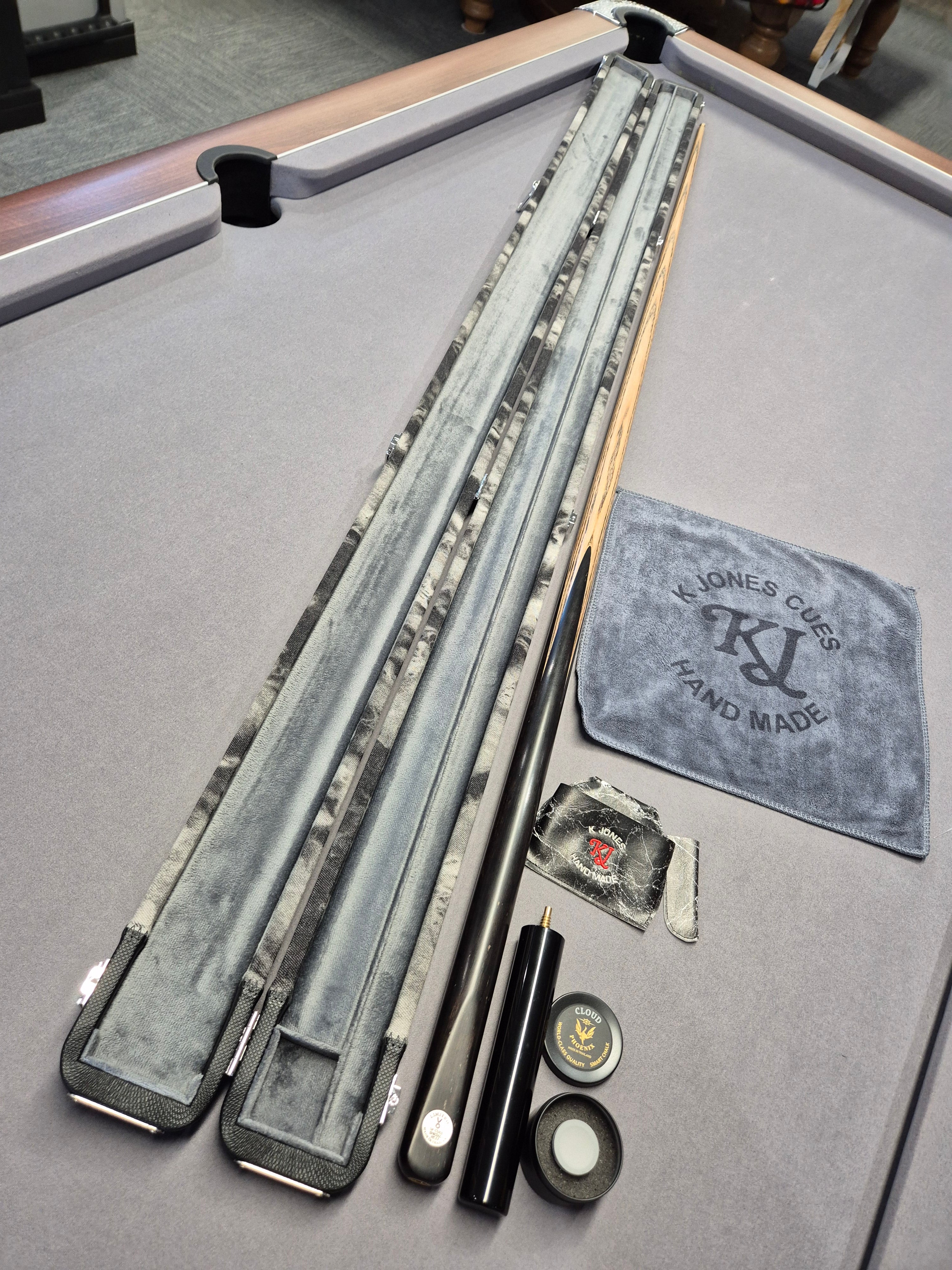 SP Limited Special Cue & Case Set with Accessories