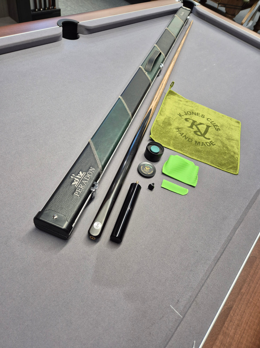 SP Limited Special Cue & Case Set with Accessories