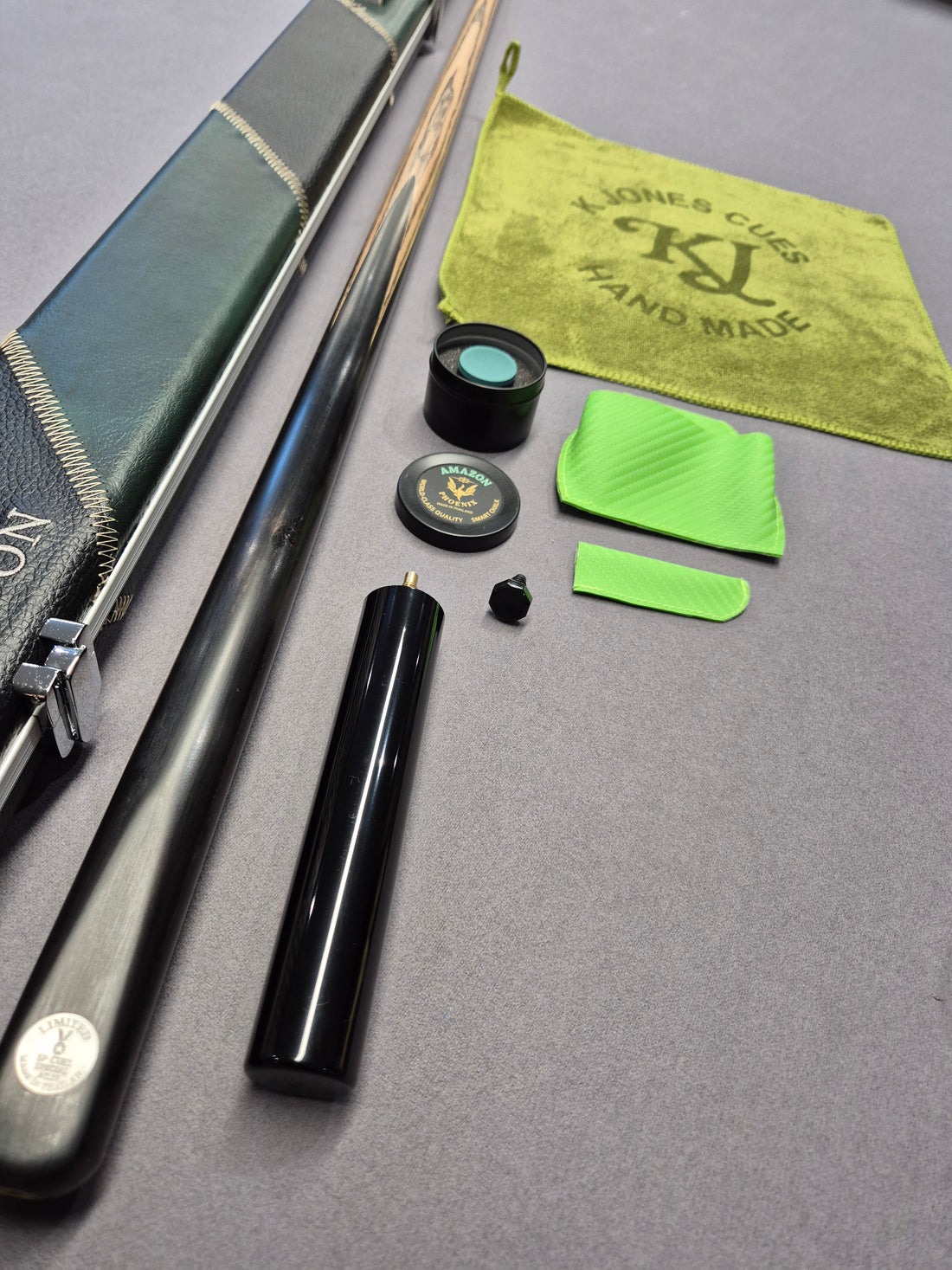 SP Limited Special Cue & Case Set with Accessories