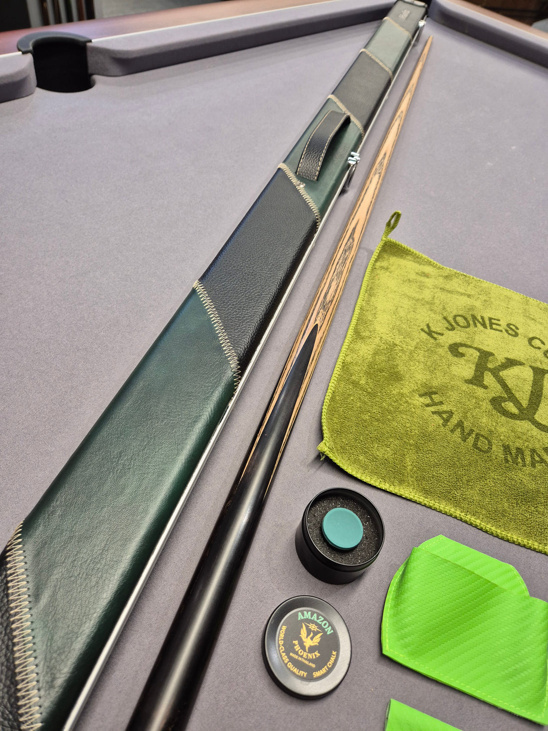 SP Limited Special Cue & Case Set with Accessories