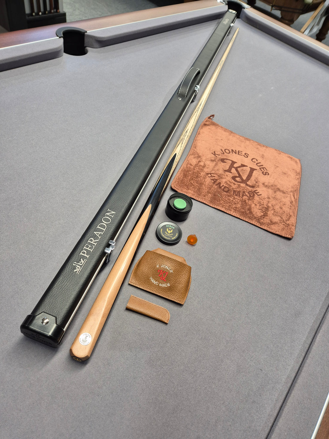 SP Limited Special Cue & Case Set with Accessories