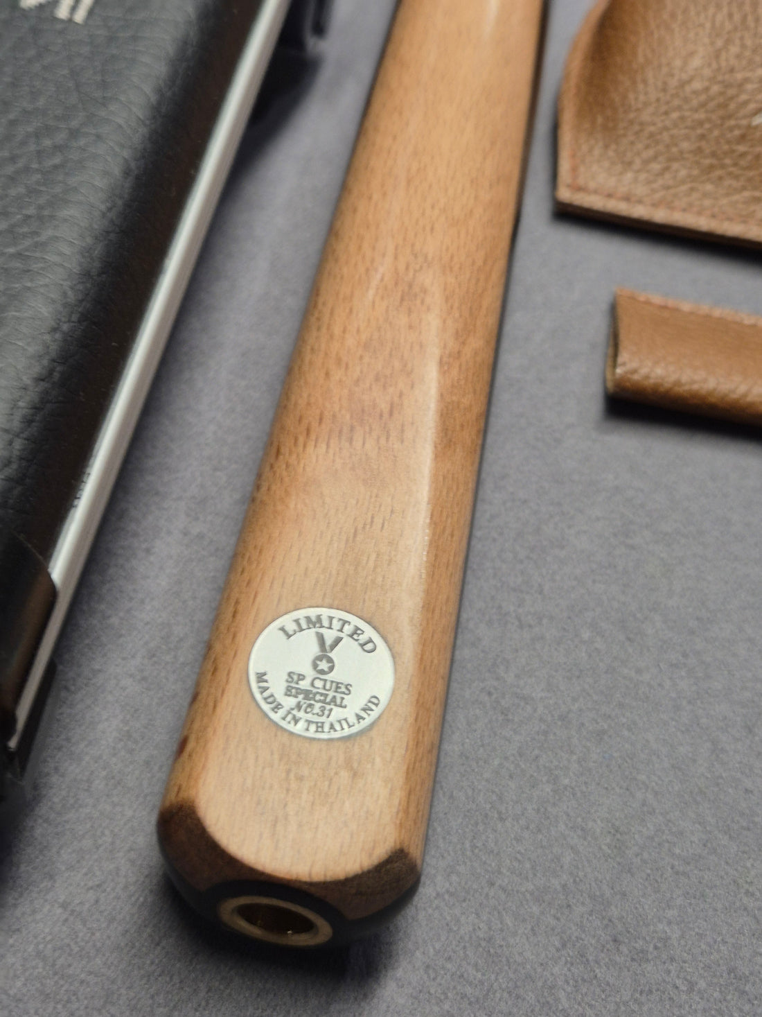 SP Limited Special Cue & Case Set with Accessories