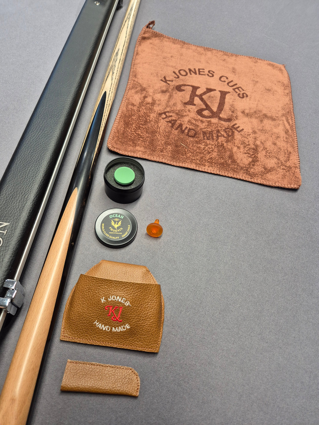 SP Limited Special Cue & Case Set with Accessories