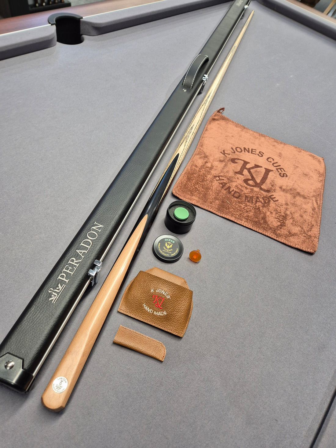 SP Limited Special Cue & Case Set with Accessories