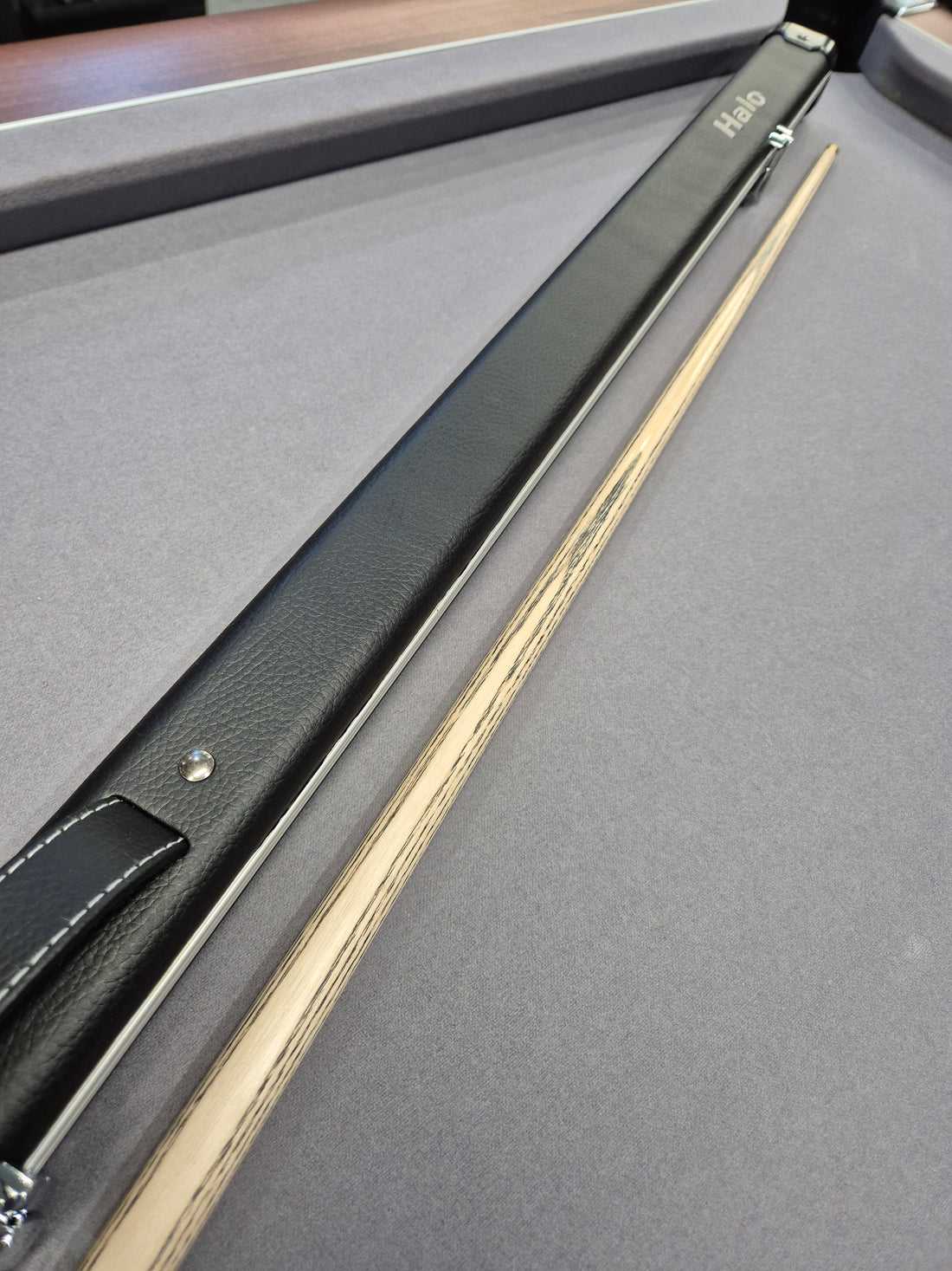 SP Limited Special Cue & Case Set with Accessories