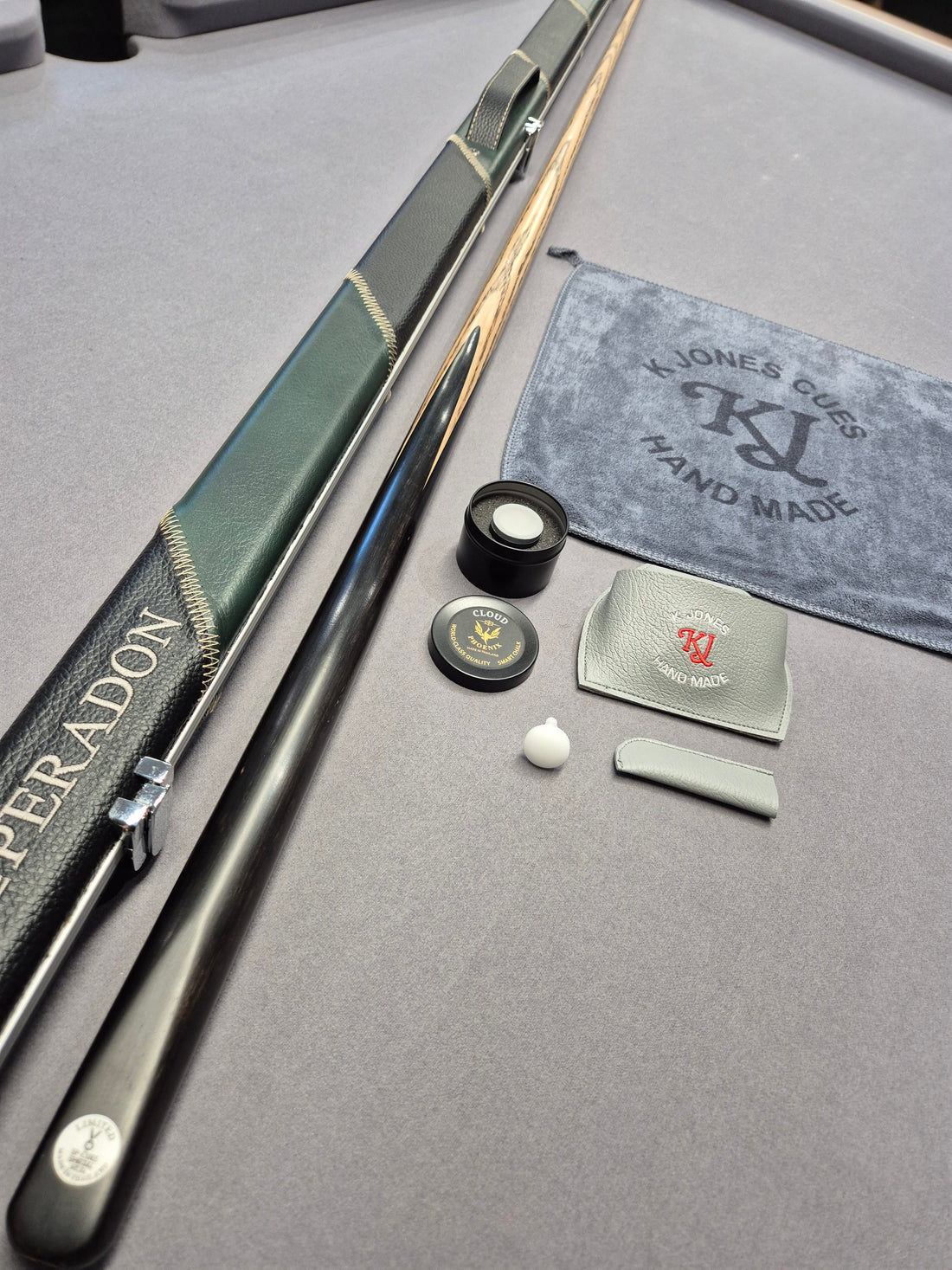SP Limited Special Cue & Case Set with Accessories