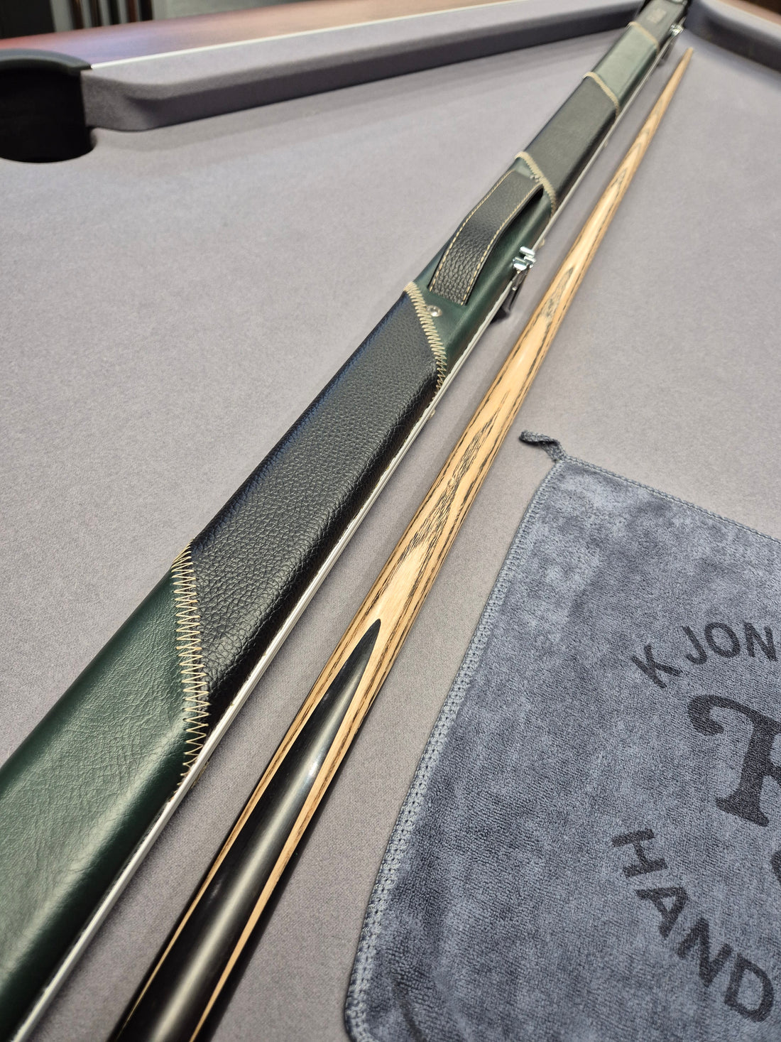 SP Limited Special Cue & Case Set with Accessories