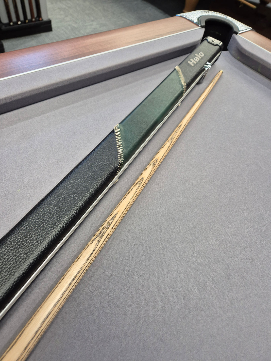 SP Limited Special Cue & Case Set with Accessories
