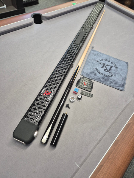 Maximux Premium Maple Cue & Case Set with Accessories