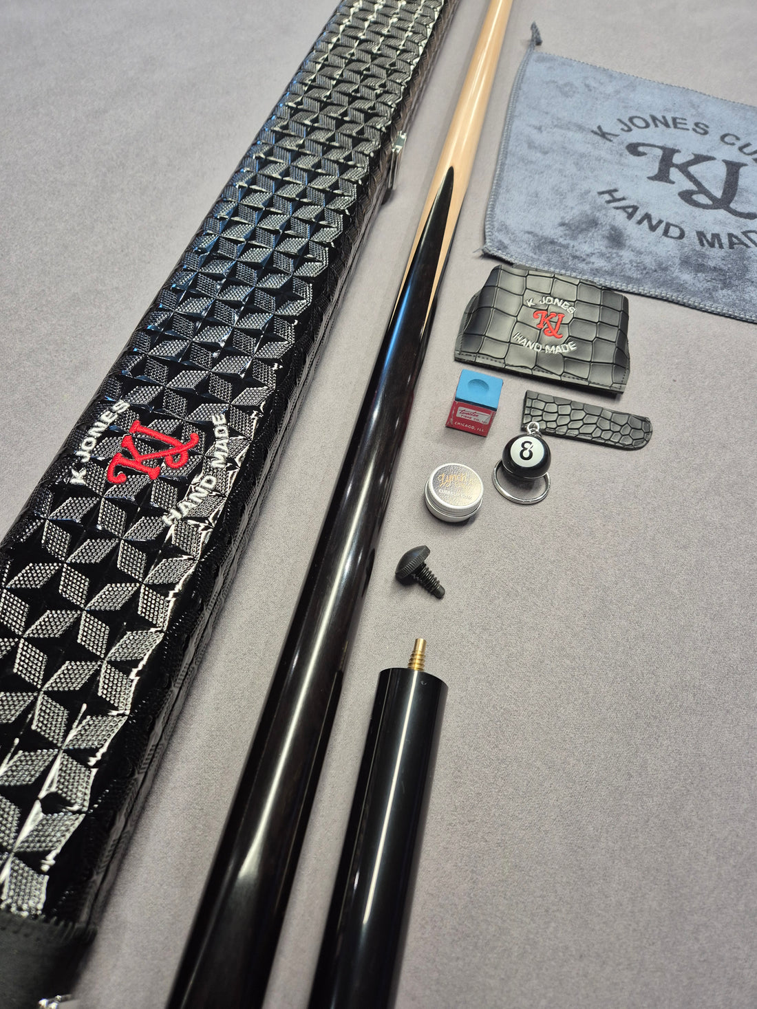 Maximux Premium Maple Cue & Case Set with Accessories