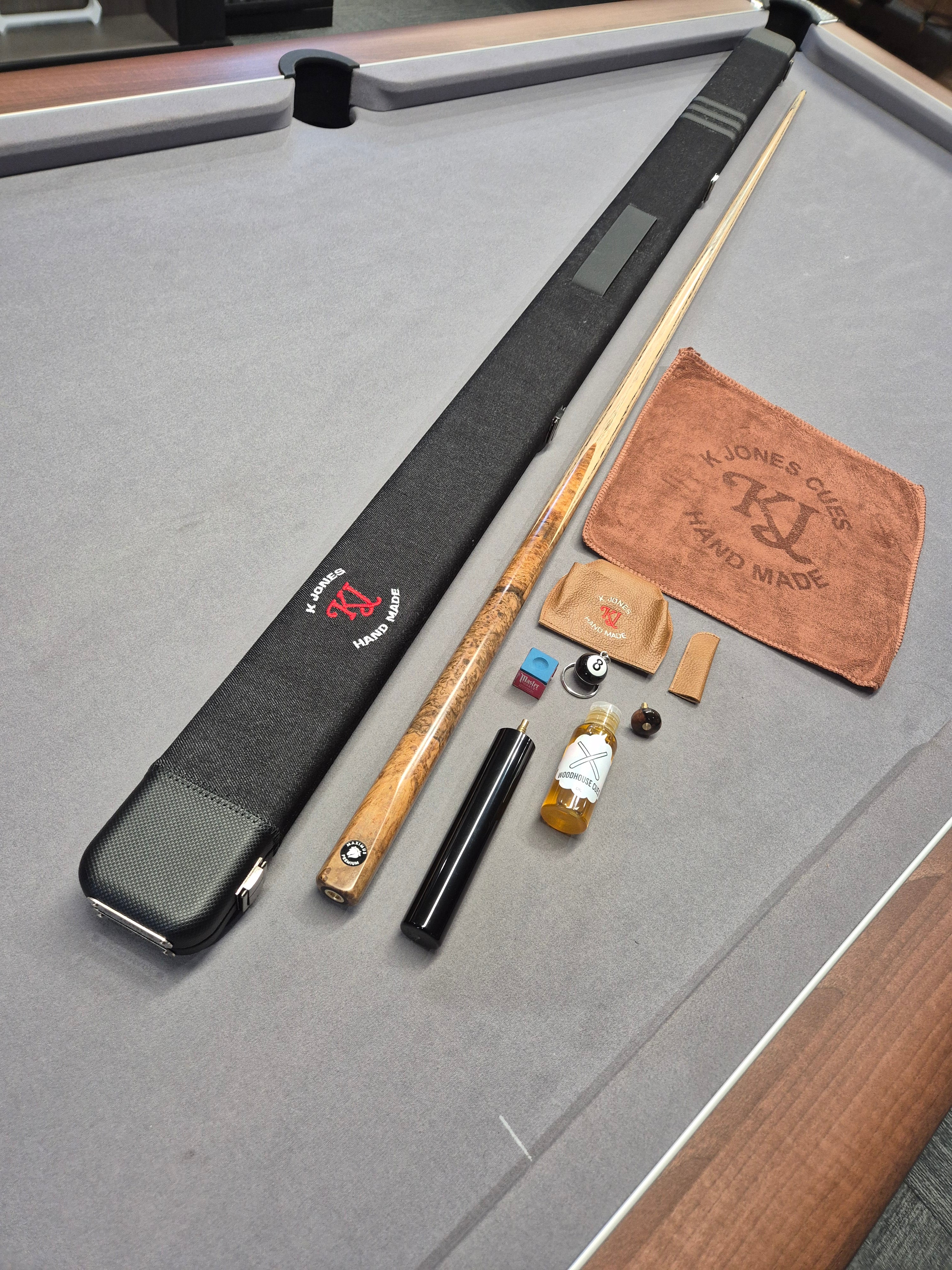 Maximus Premium Cue & Case Set with Accessories