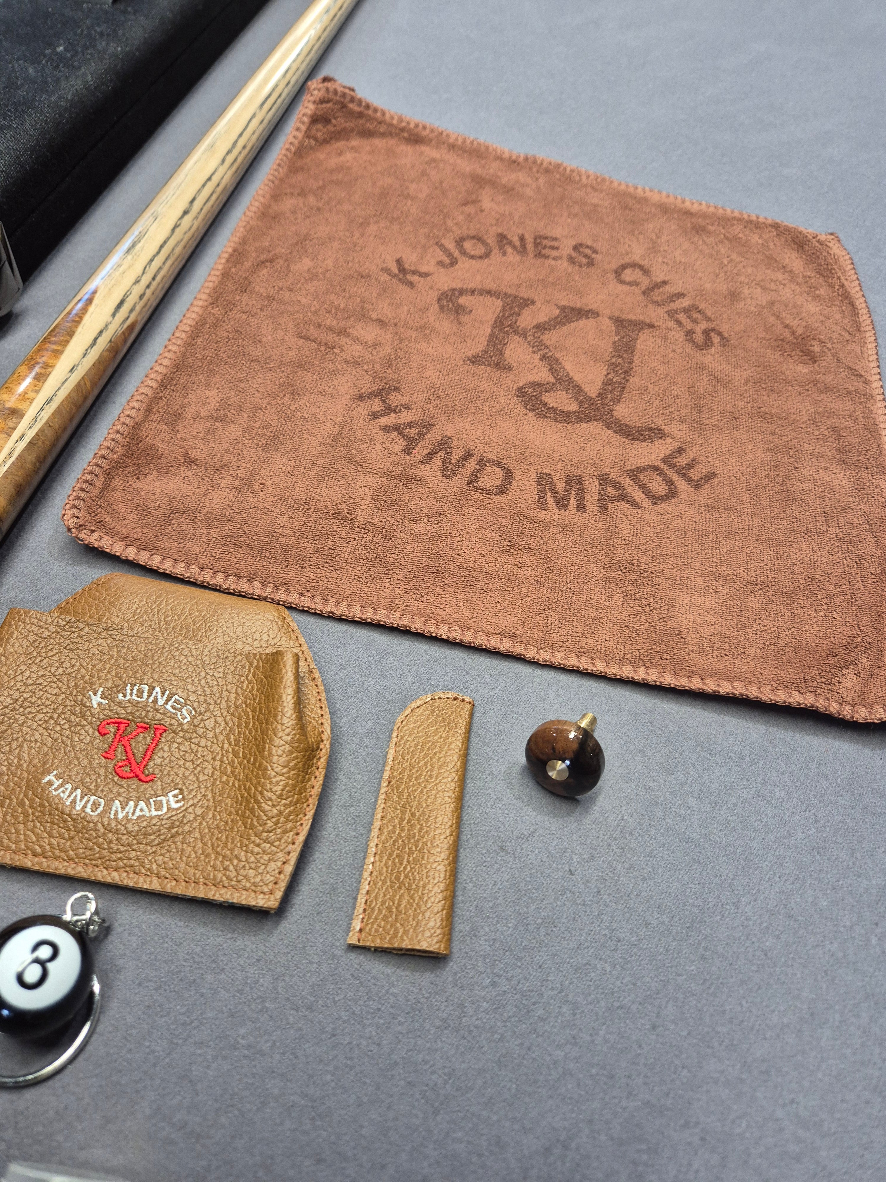 Maximus Premium Cue & Case Set with Accessories