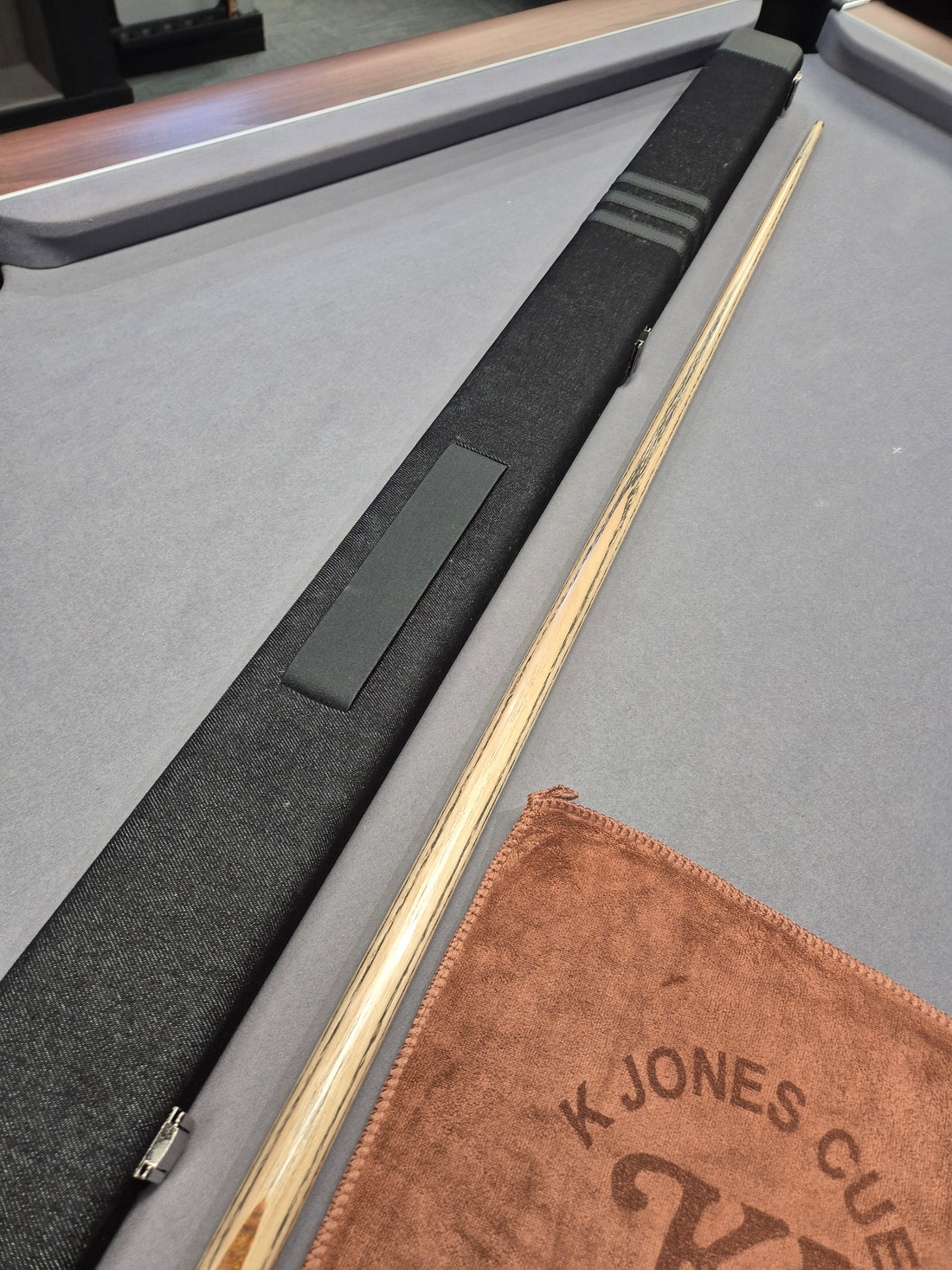 Maximus Premium Cue & Case Set with Accessories