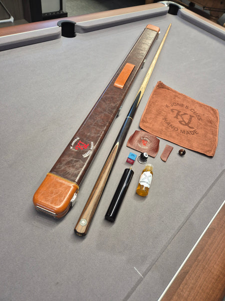 Maximus Legend 3/4 Cue & Case set with Accessories