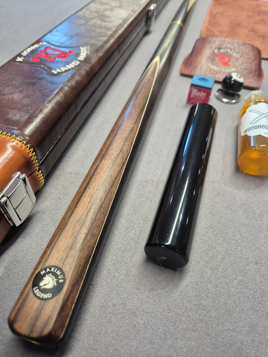 Maximus Legend 3/4 Cue & Case set with Accessories