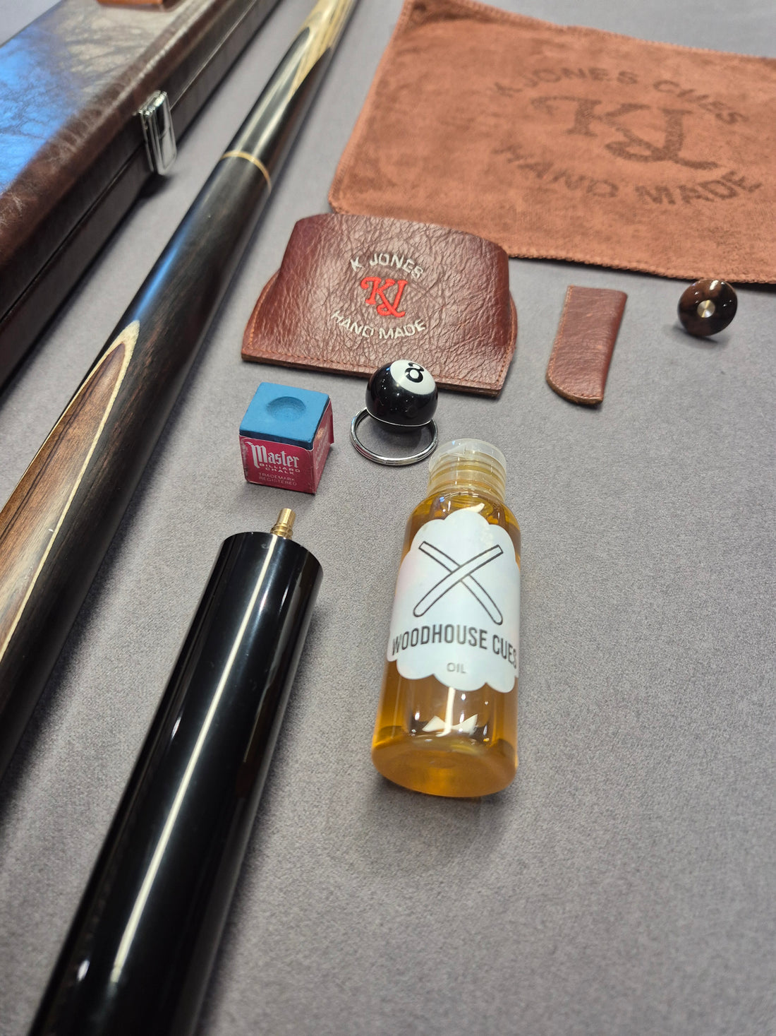 Maximus Legend 3/4 Cue & Case set with Accessories