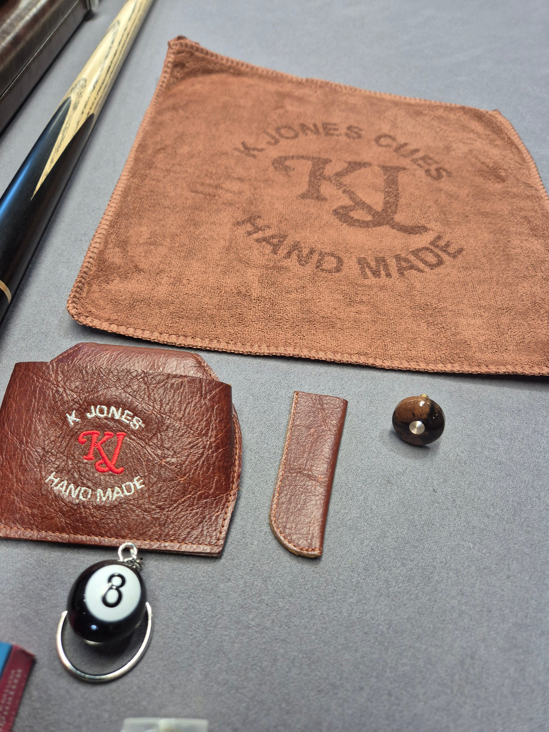 Maximus Legend 3/4 Cue & Case set with Accessories