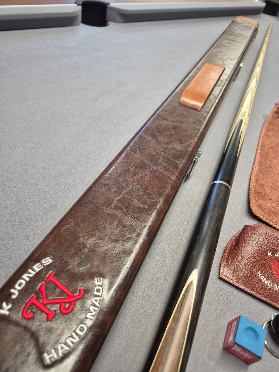 Maximus Legend 3/4 Cue & Case set with Accessories