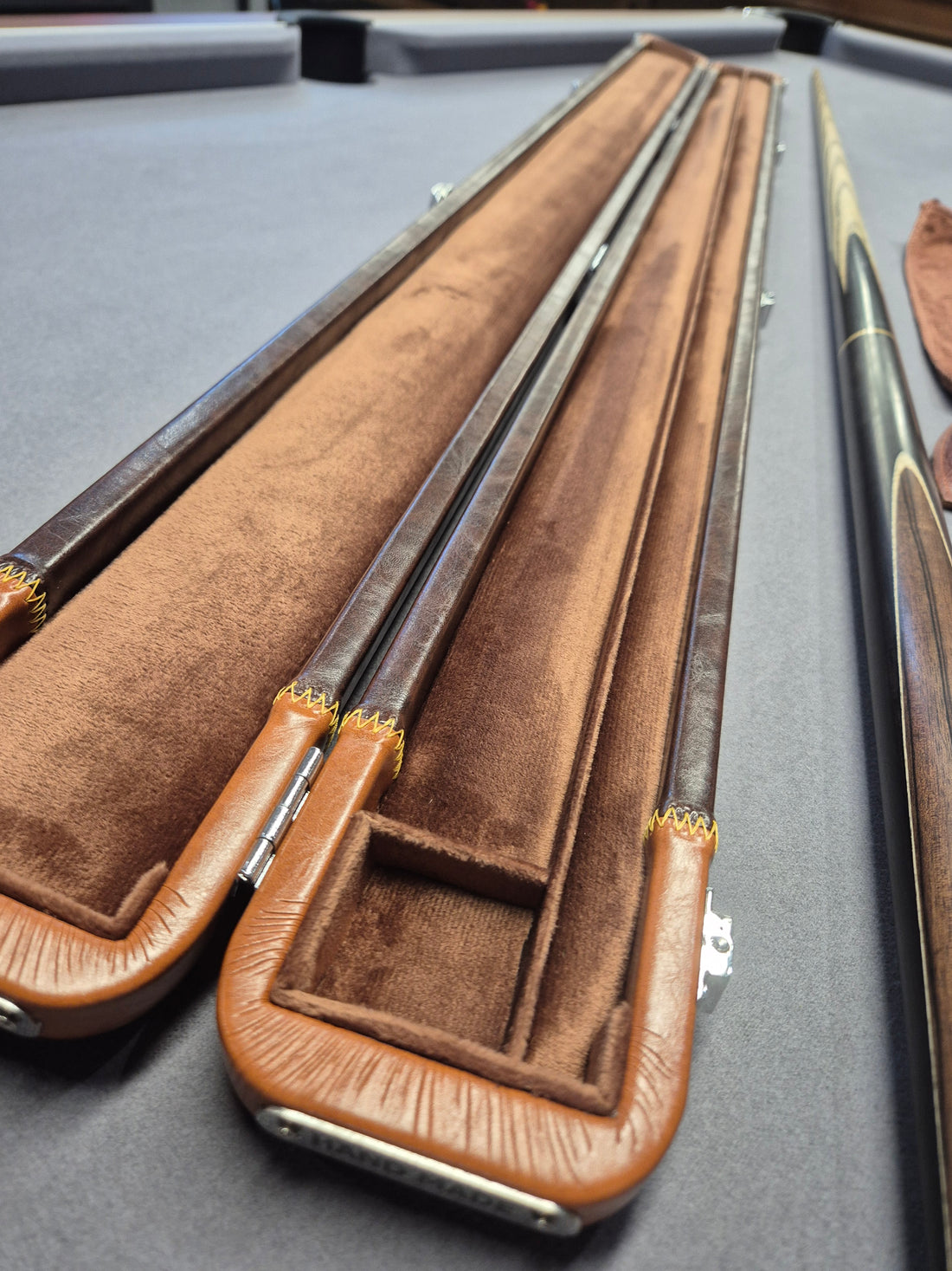 Maximus Legend 3/4 Cue & Case set with Accessories