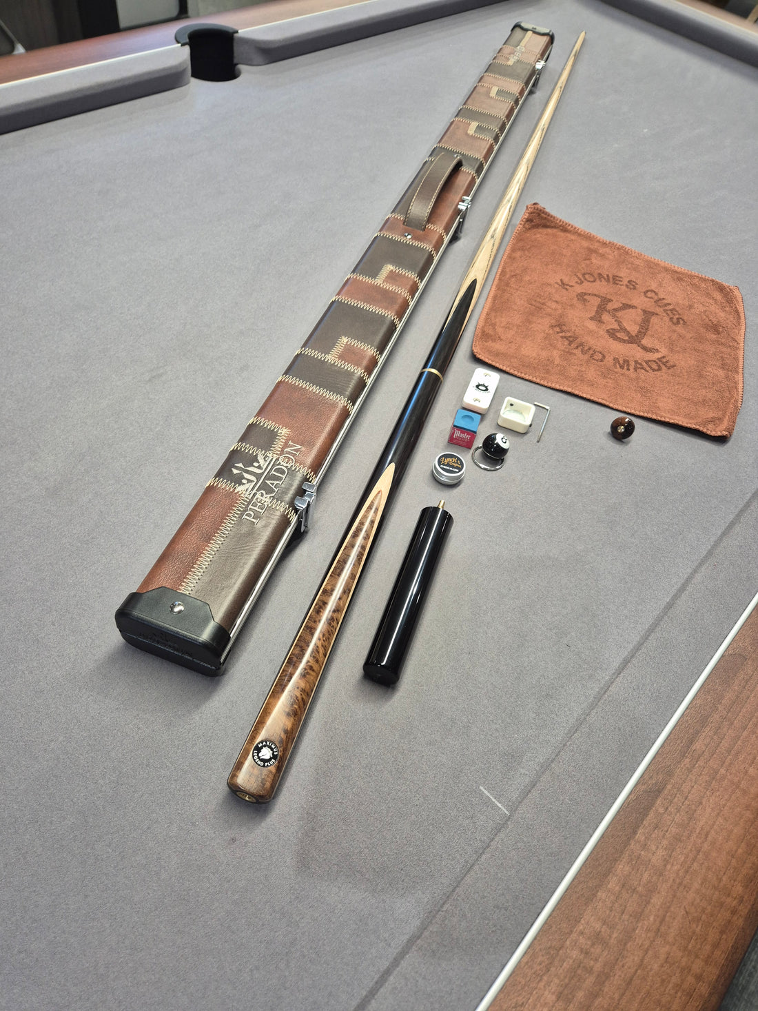 Maximus Legend Plus 3/4 Cue & Case Set with Accessories