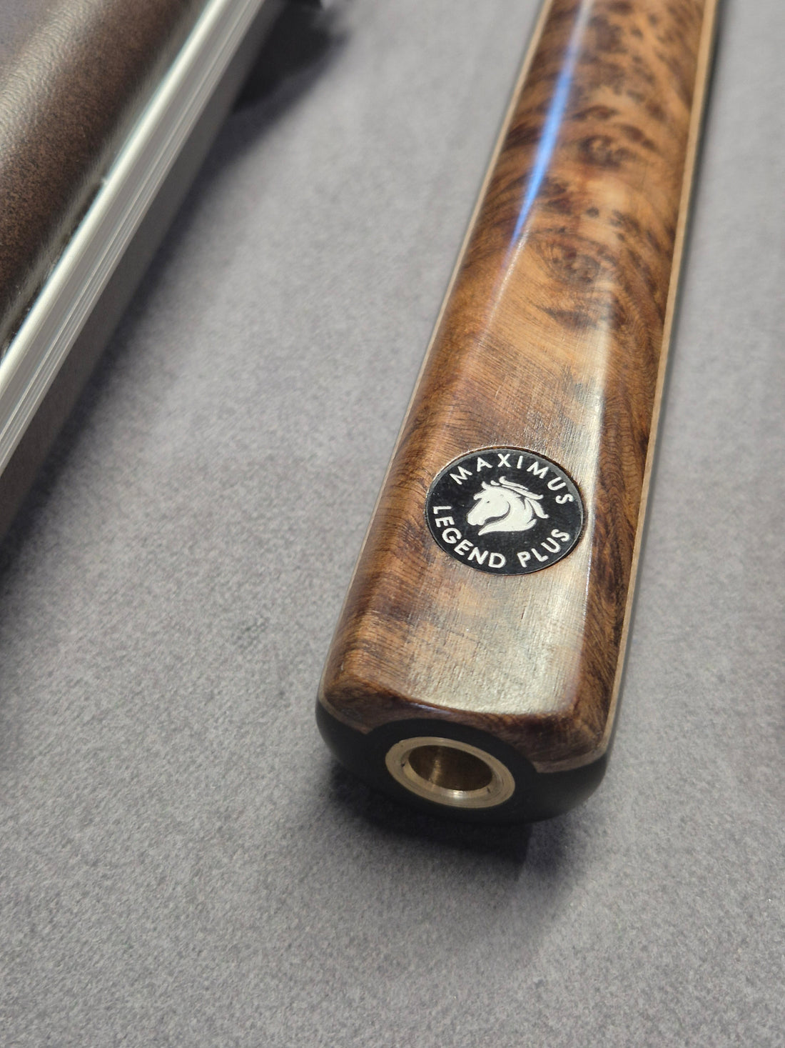 Maximus Legend Plus 3/4 Cue & Case Set with Accessories