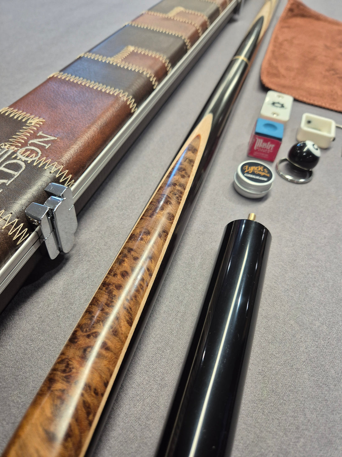 Maximus Legend Plus 3/4 Cue & Case Set with Accessories