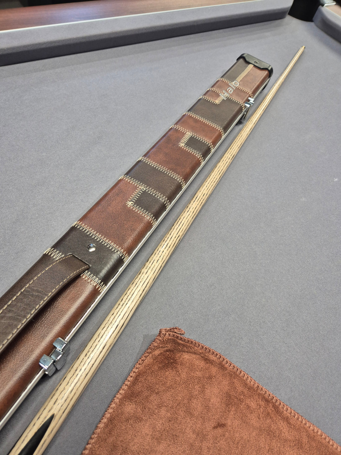 Maximus Legend Plus 3/4 Cue & Case Set with Accessories