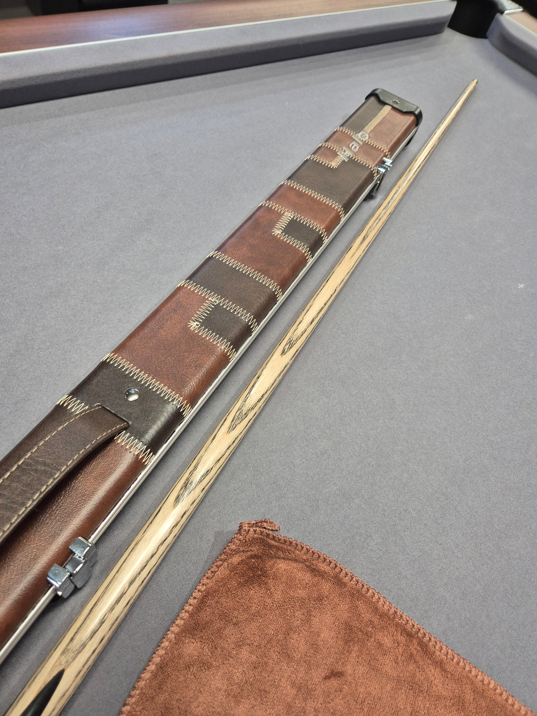 Maximus Legend Plus 3/4 Cue & Case Set with Accessories