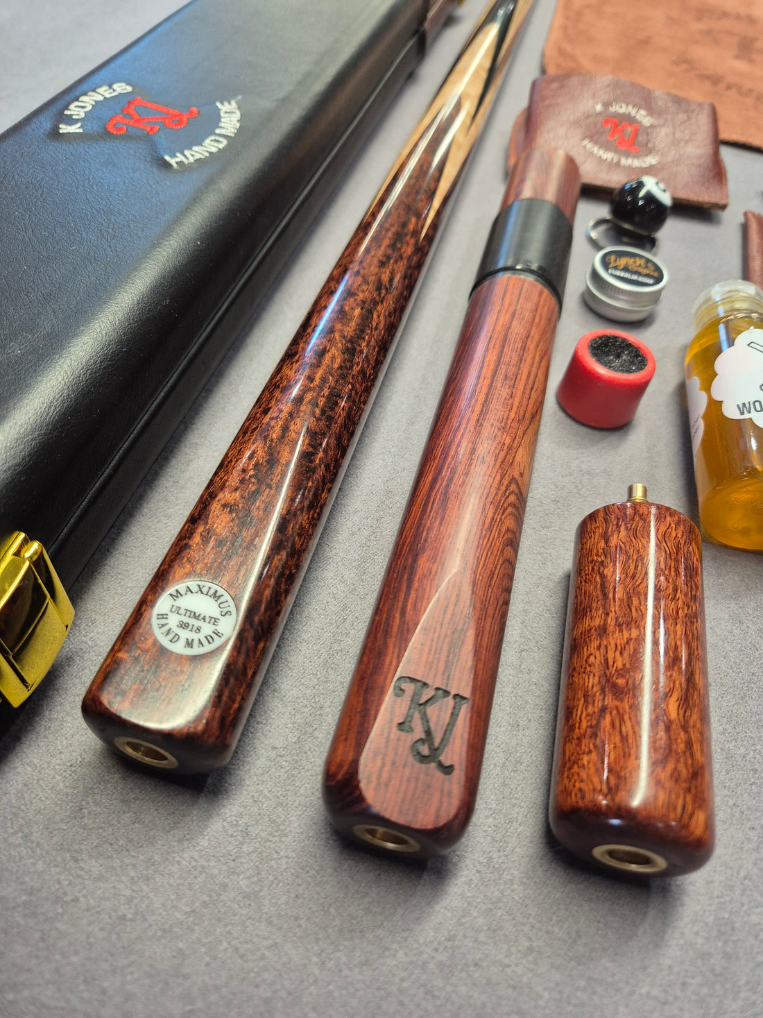 Maximus Ultimate Cue & Genuine Leather Case Set with Accessories