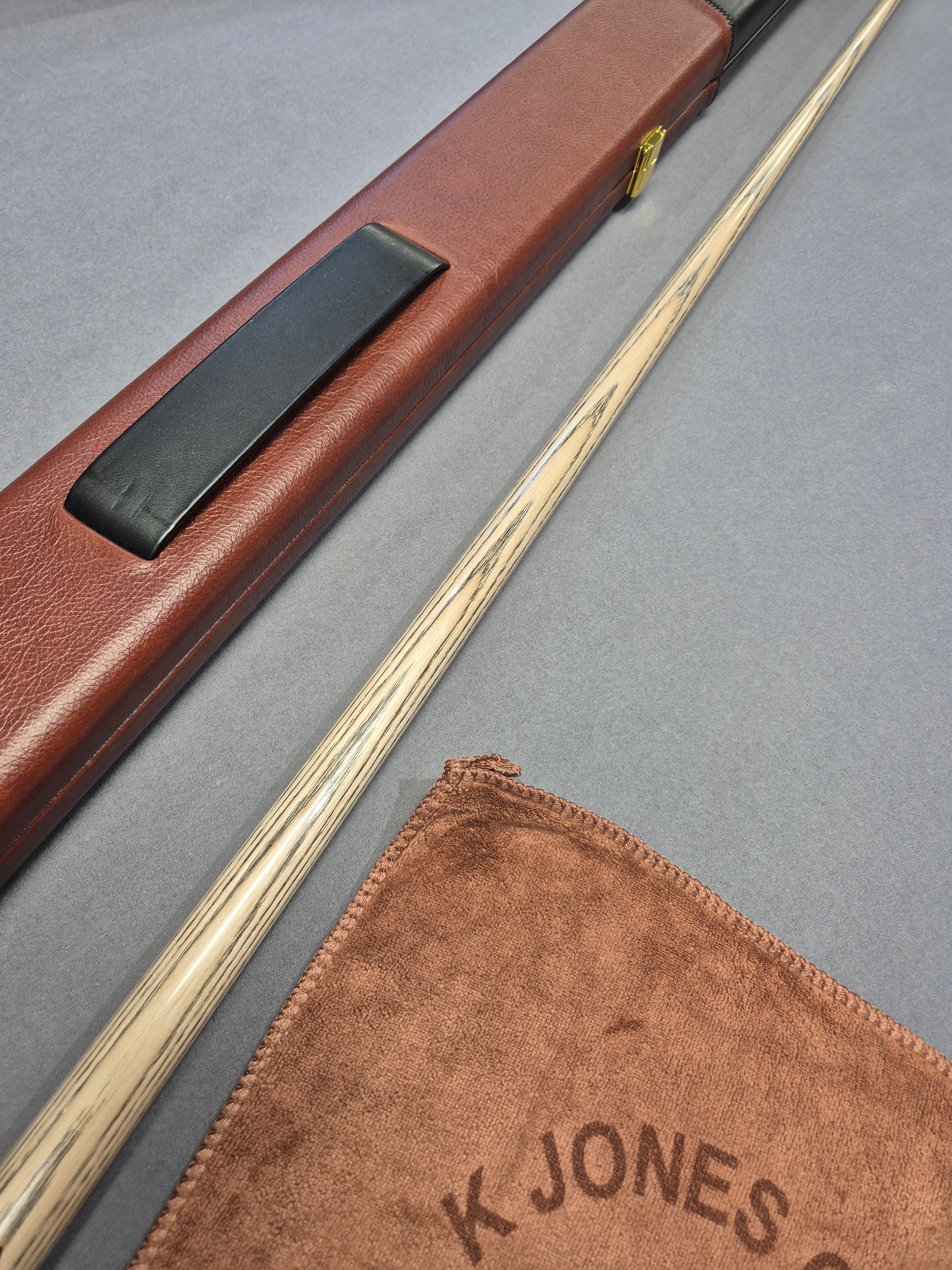 Maximus Ultimate Cue & Genuine Leather Case Set with Accessories