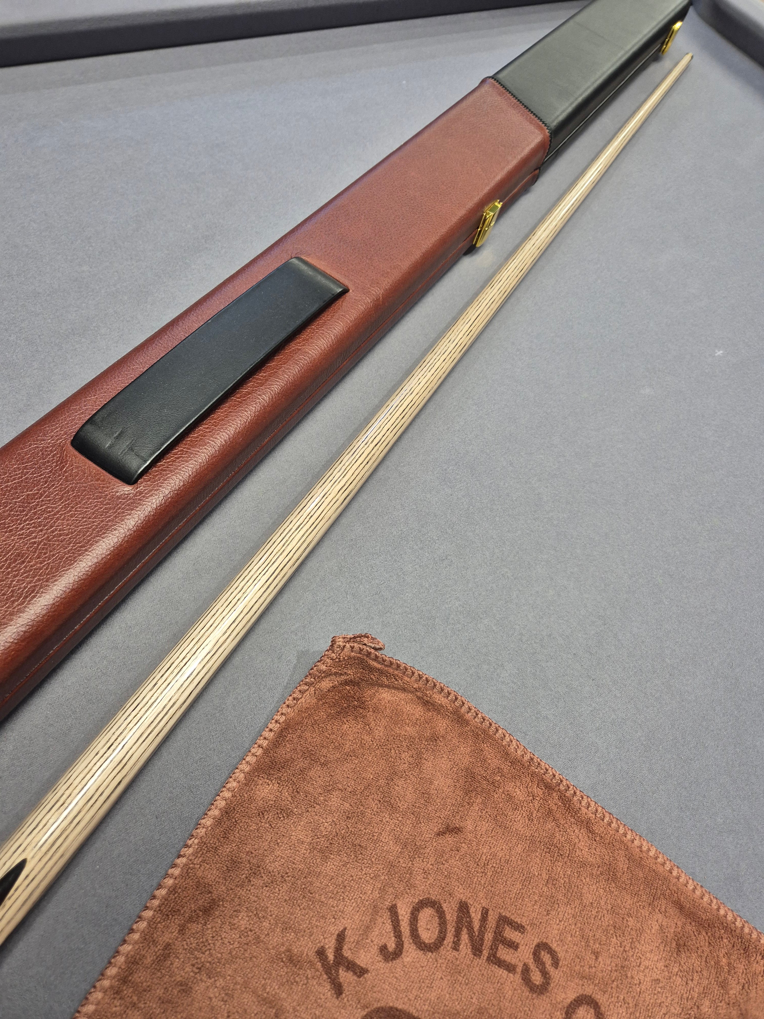 Maximus Ultimate Cue & Genuine Leather Case Set with Accessories