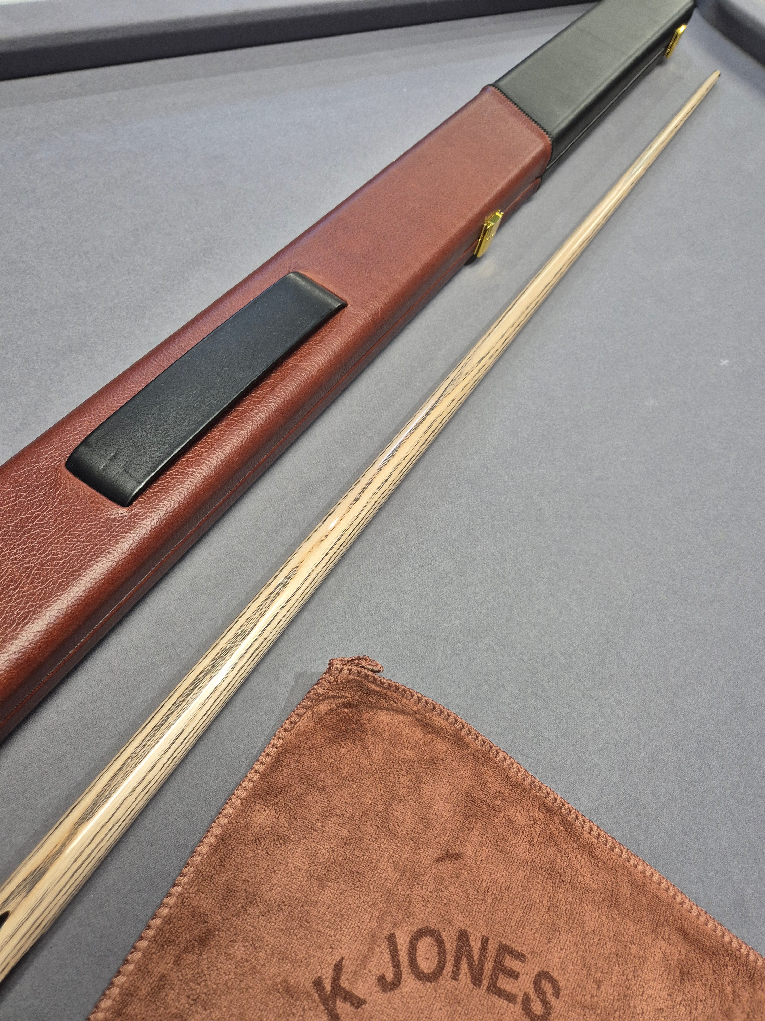 Maximus Ultimate Cue & Genuine Leather Case Set with Accessories