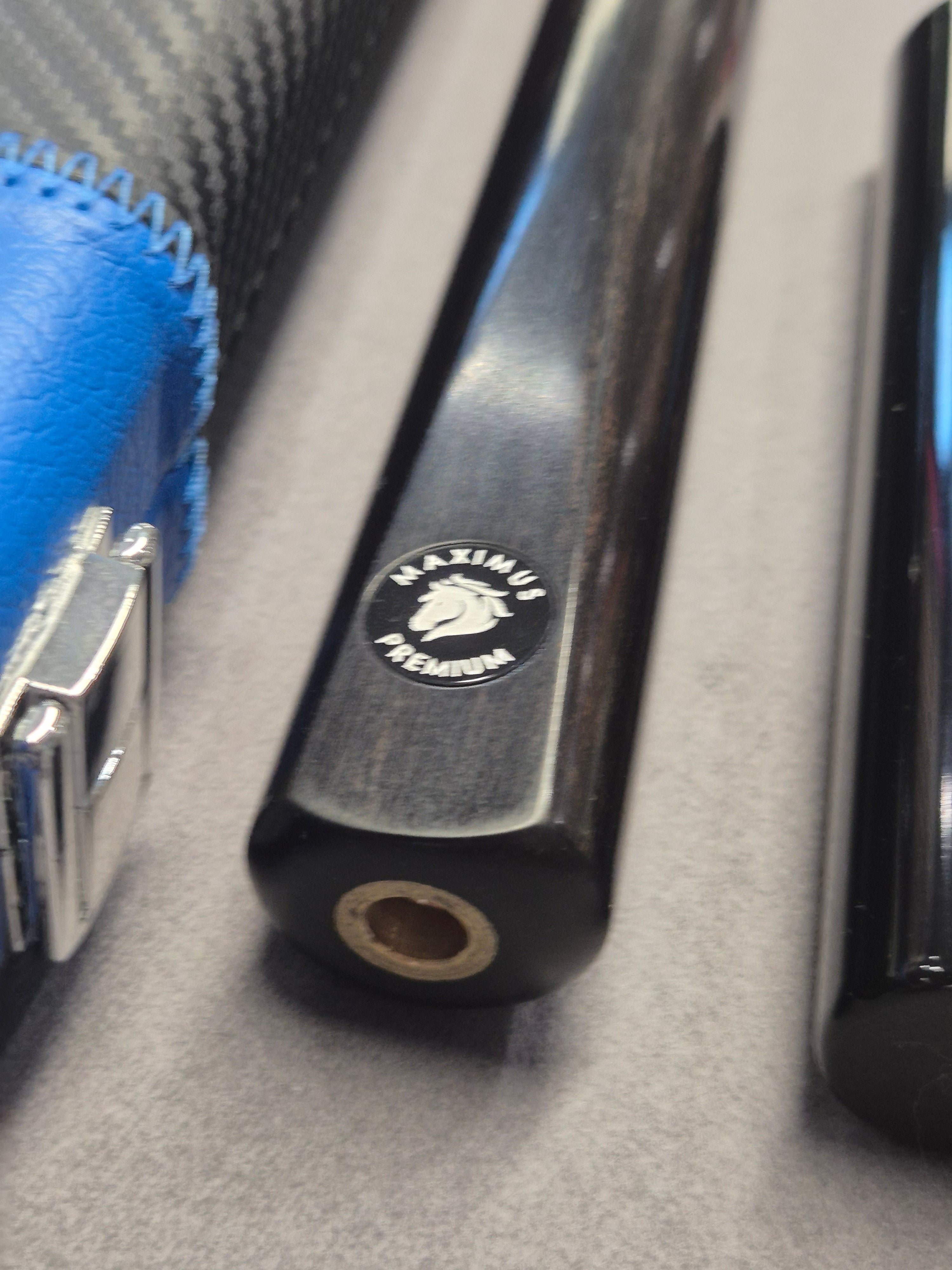 Maximus Premium Maple Cue & KJ Case Set with Accessories