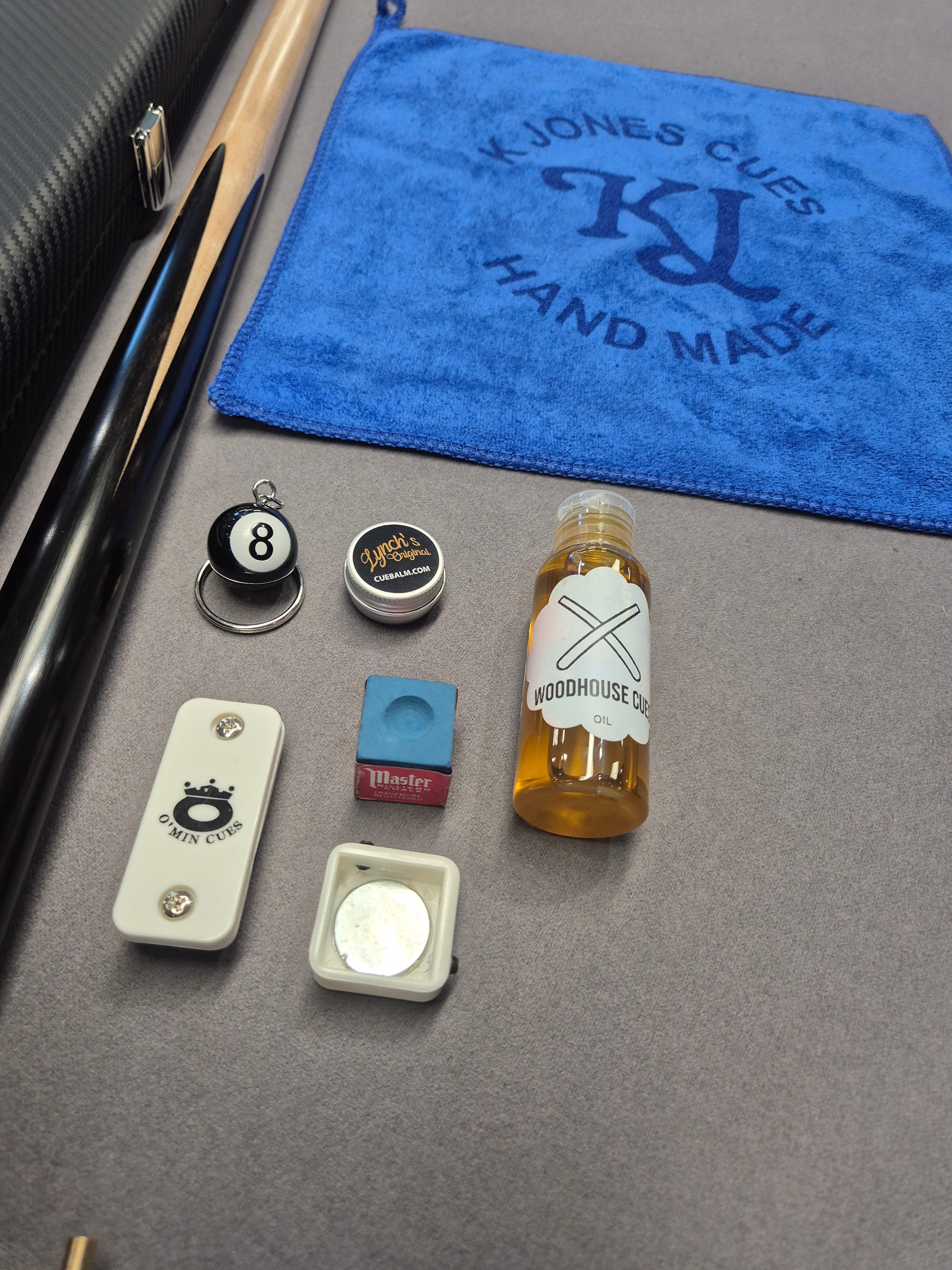 Maximus Premium Maple Cue & KJ Case Set with Accessories