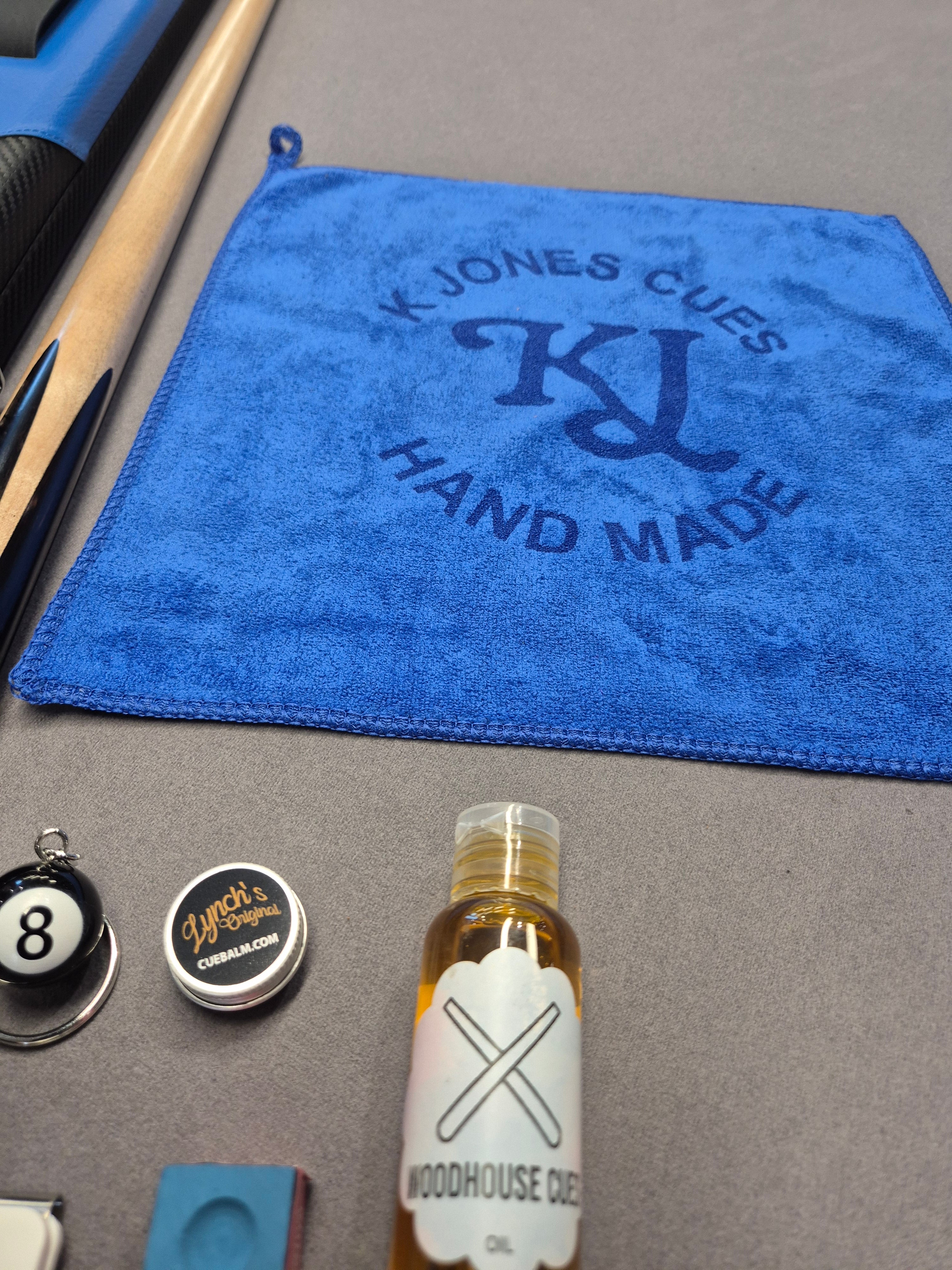 Maximus Premium Maple Cue & KJ Case Set with Accessories