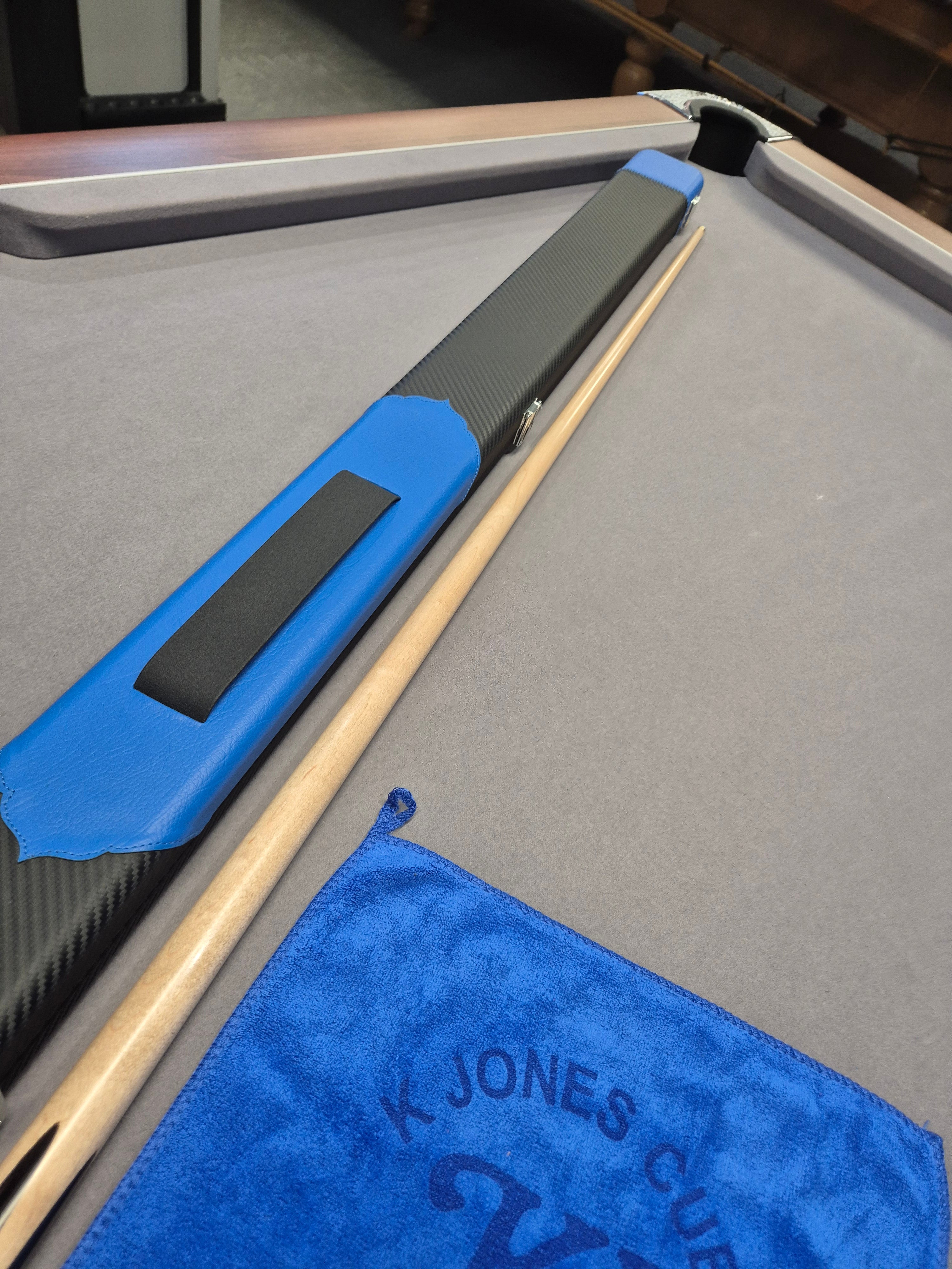 Maximus Premium Maple Cue & KJ Case Set with Accessories